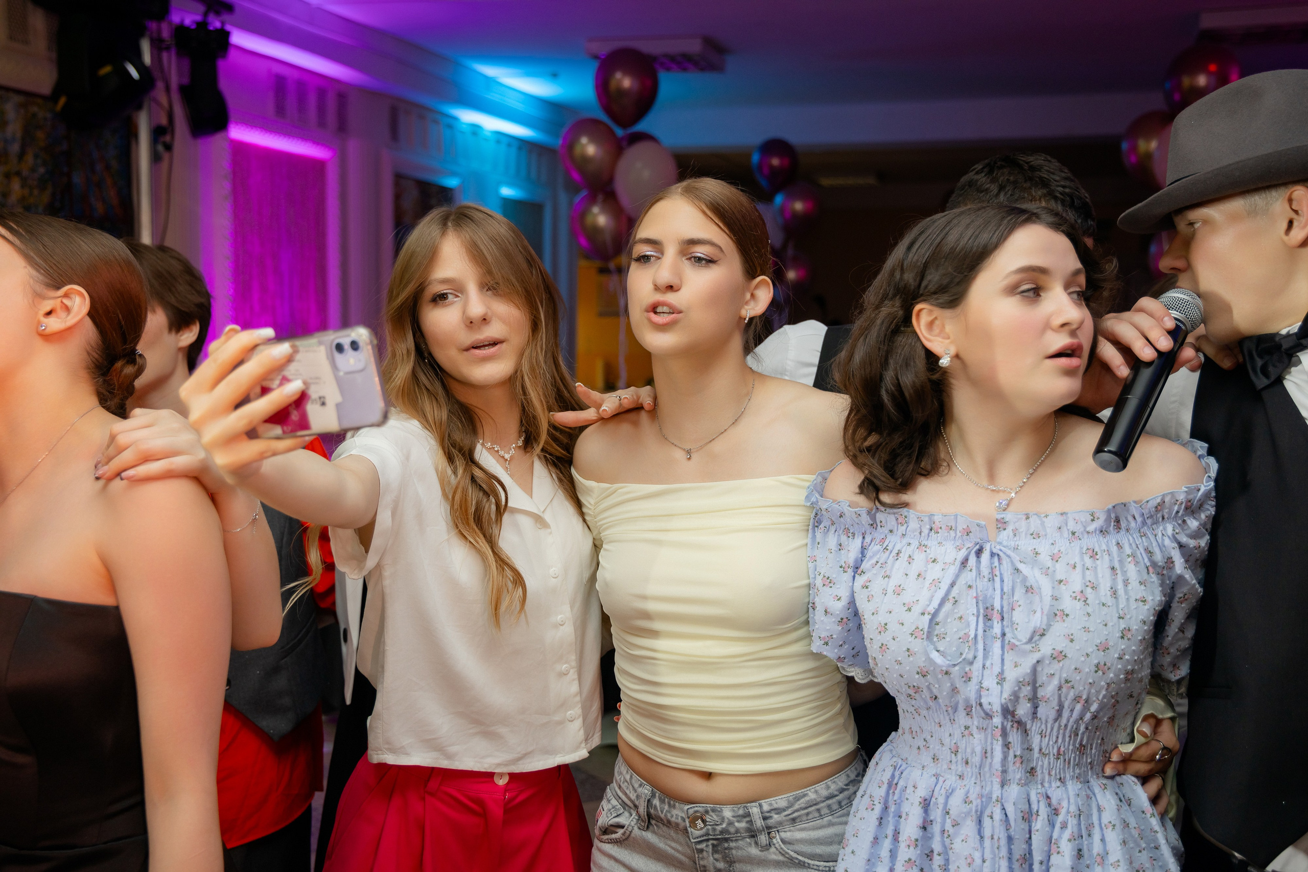 Школьный выпускной 2024 год в Соколе (Минск). Свадебный фотограф в Минске/Беларуси Сергей Спиридонов