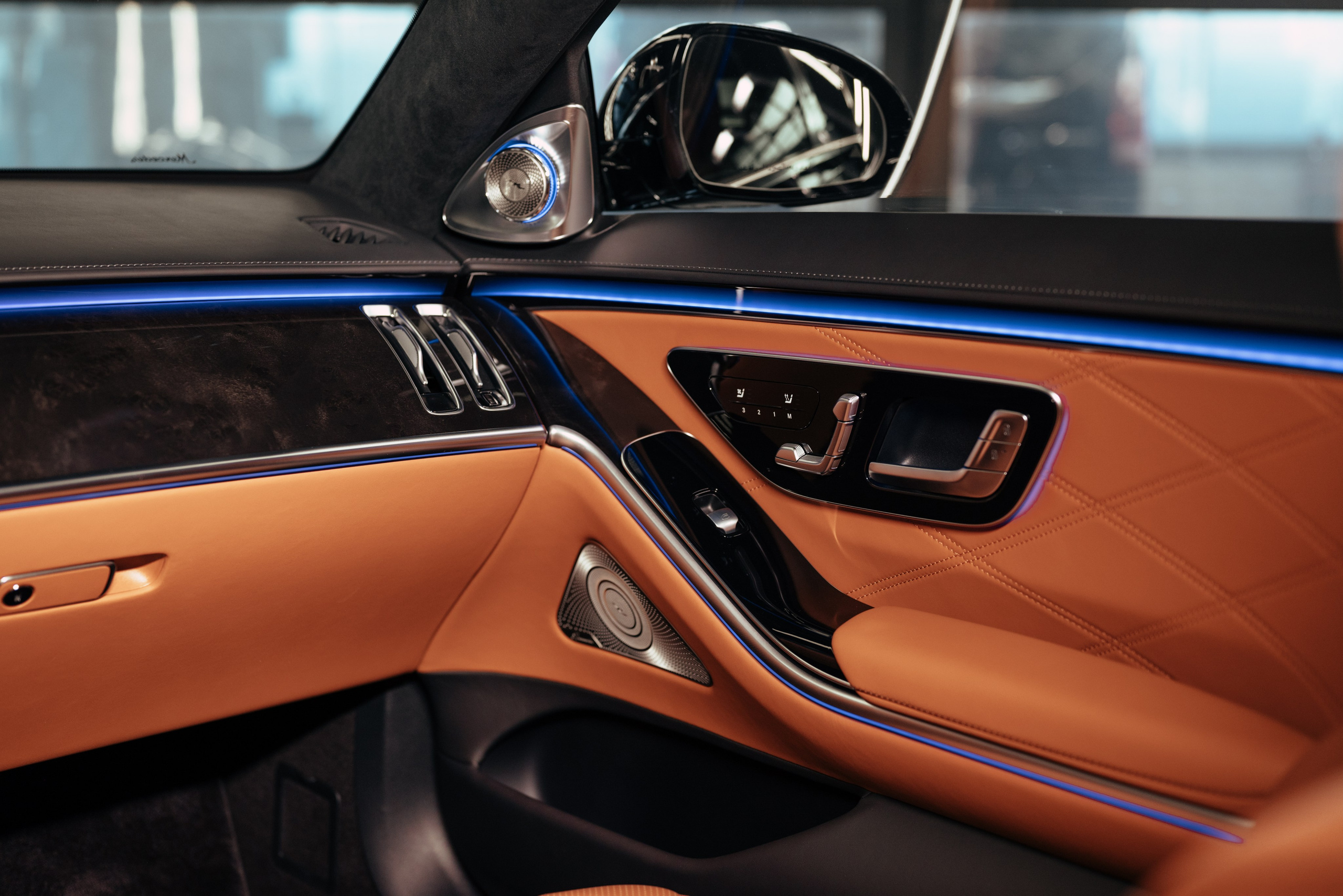 Mercedes Maybach v12 Black. DeLorein