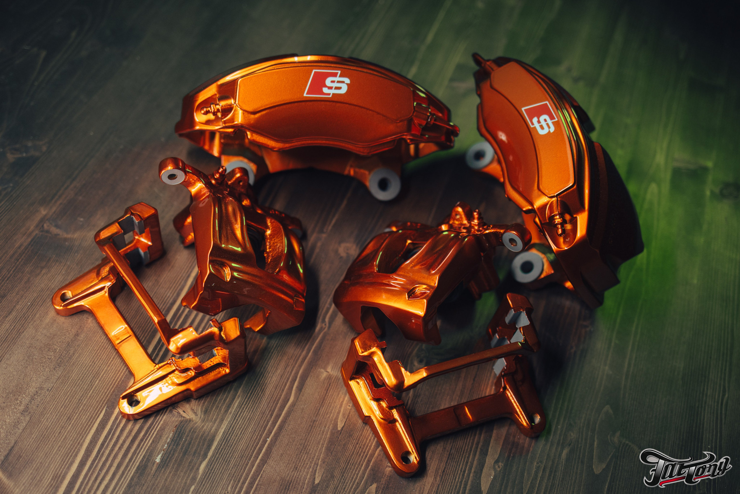 Audi A6 2 раза поменяла цвет, оклейка с проемами в зеленый и преклейка в серый. DeLorein