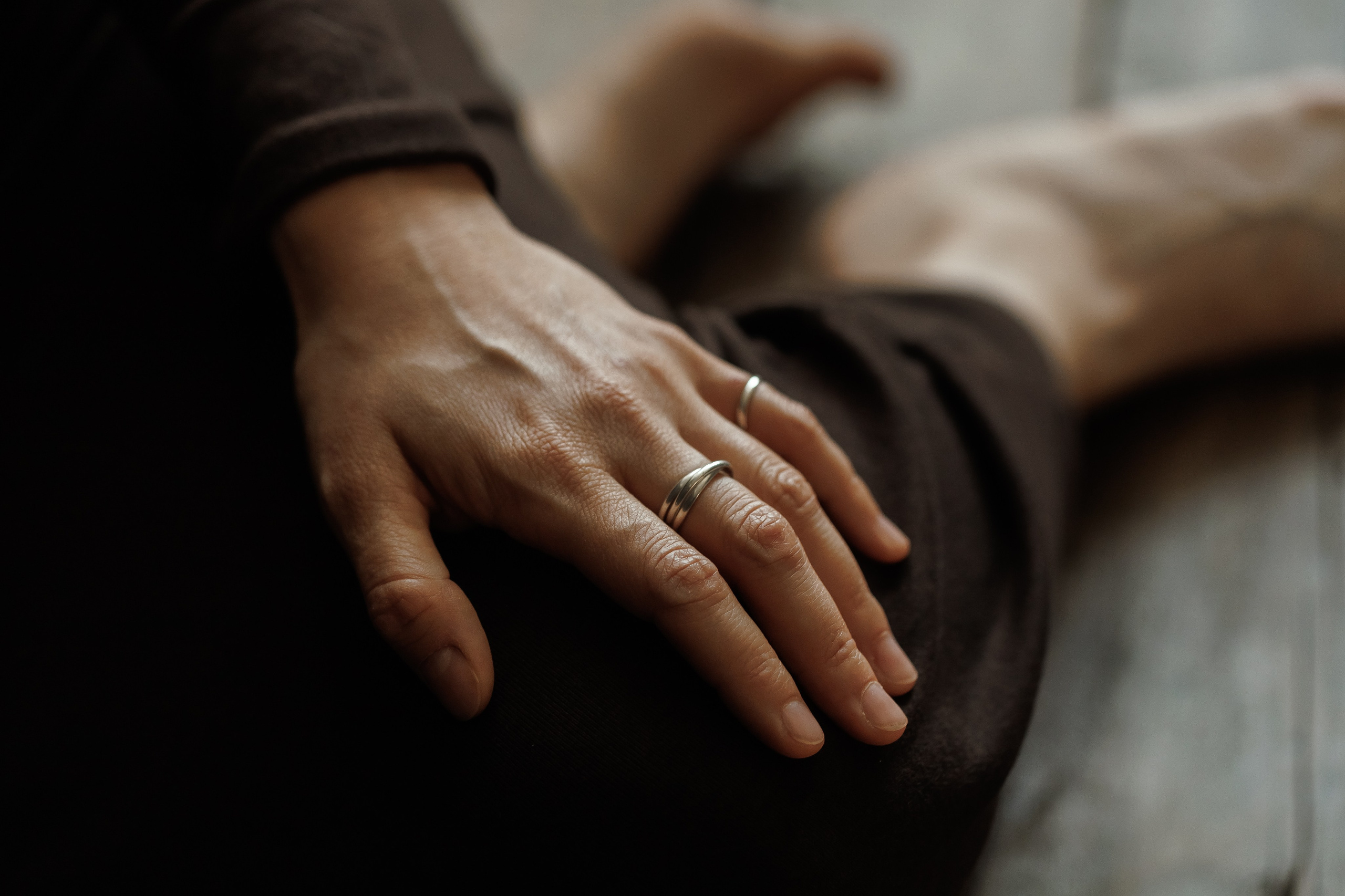 Камерная фотосессия в минималистичном ключе в теплых тонах в Костроме. Фотограф Екатерина Селиверстова. Портретный и репортажный фотограф Екатерина Селиверстова, Кострома