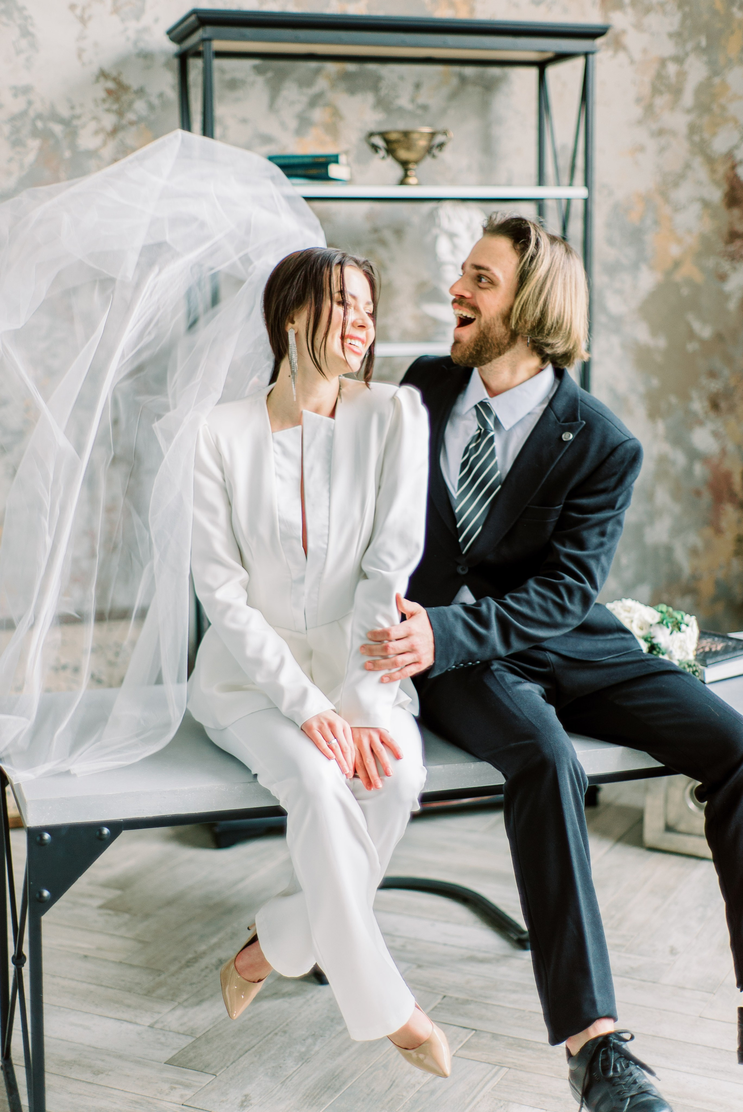 Свадебная зимняя фотосессия, со сборами в студии