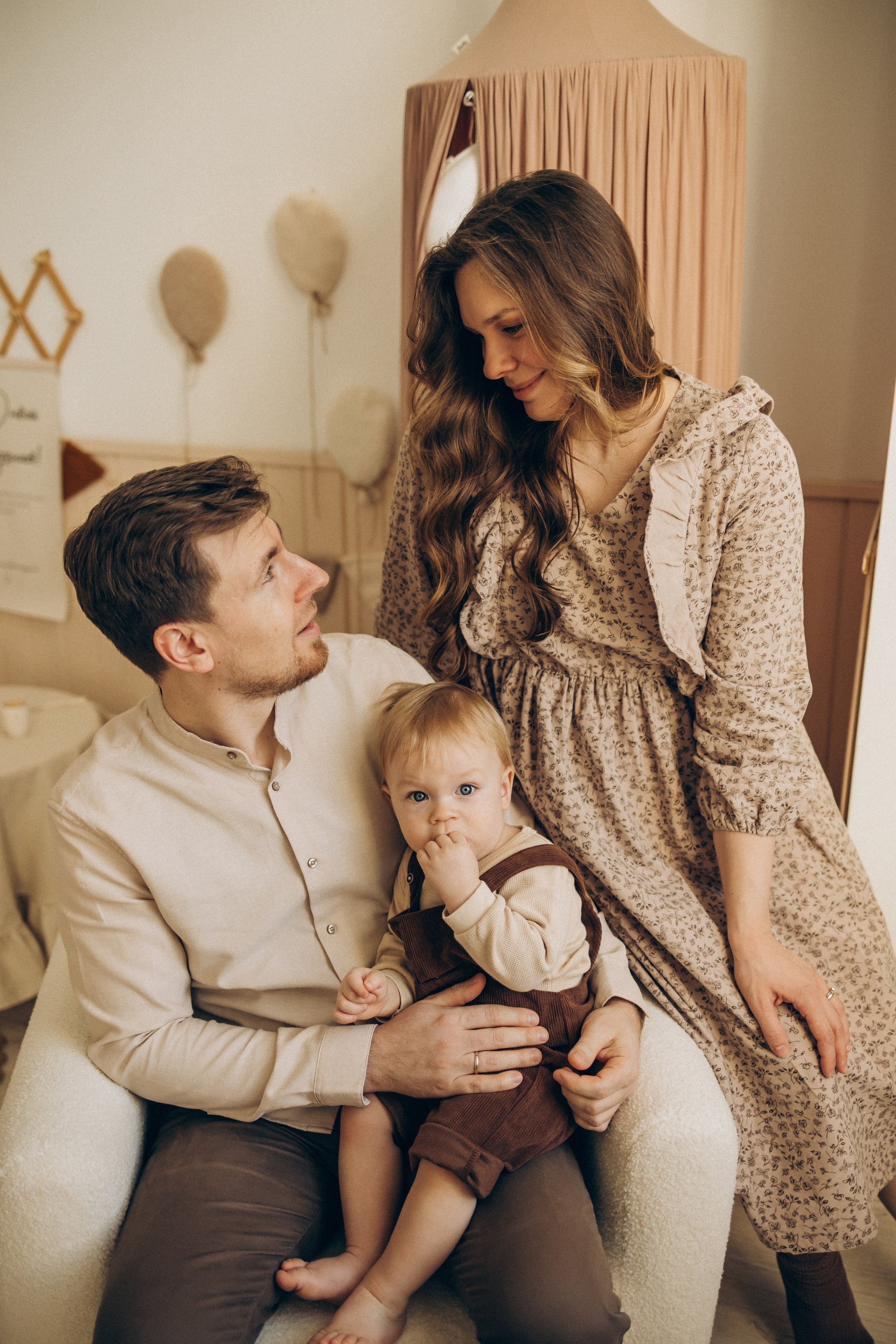 Семейная фотосессия Москва, семейный фотограф в Москве, семейная фотосессия, детский фотограф, семейная фотосессия в студии, студийная семейная фотосессия, фотосессия с малышом, фотосессия годовасия, фотосессия в годик