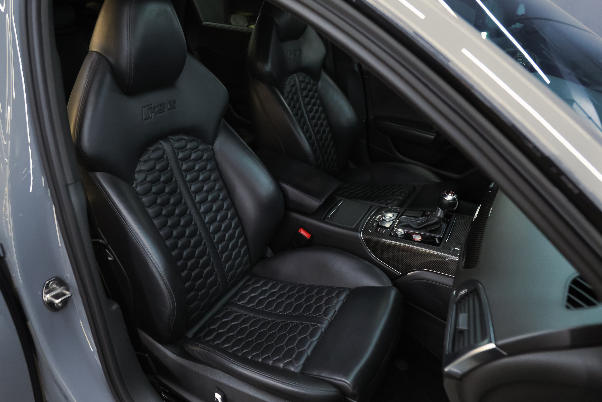 2017 AUDI RS6. Mixturecaptures