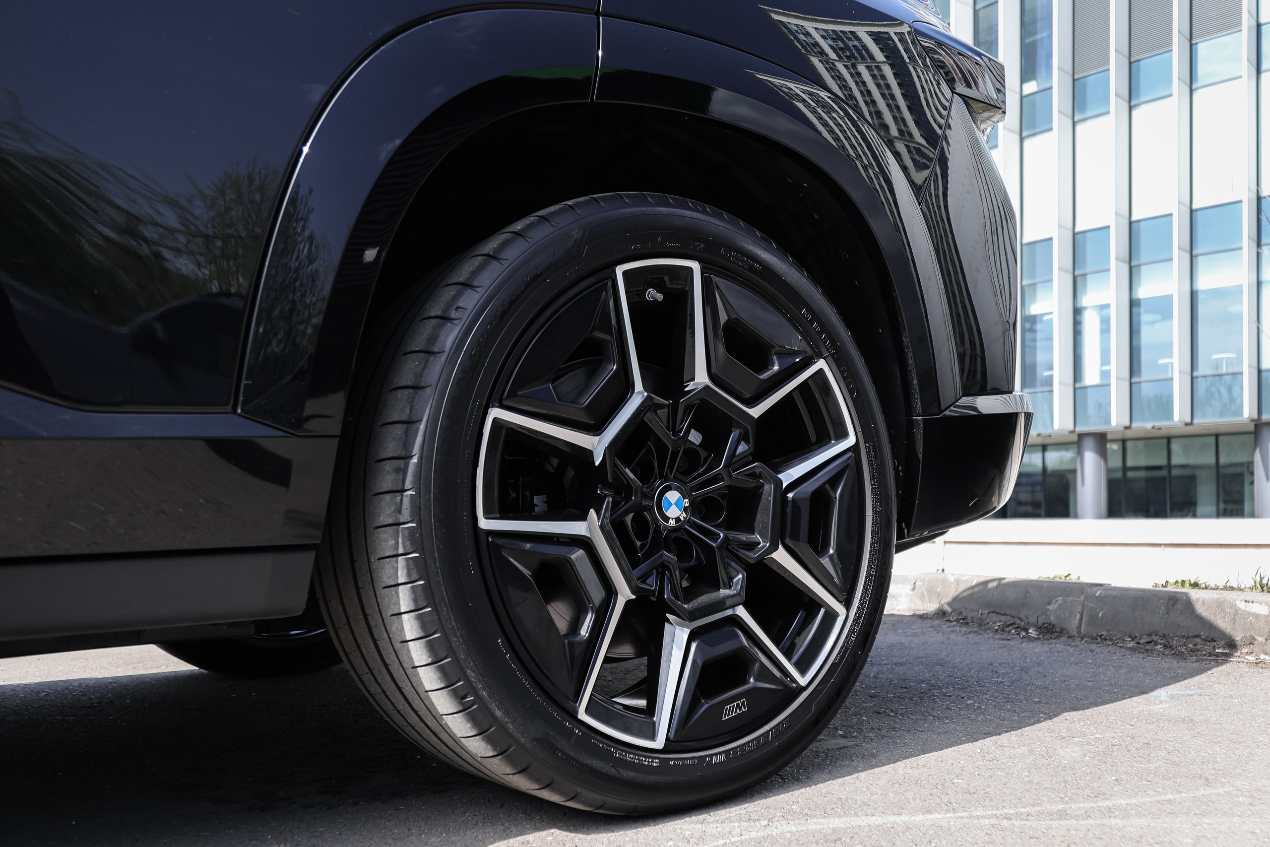 2024 BMW XM. Mixturecaptures