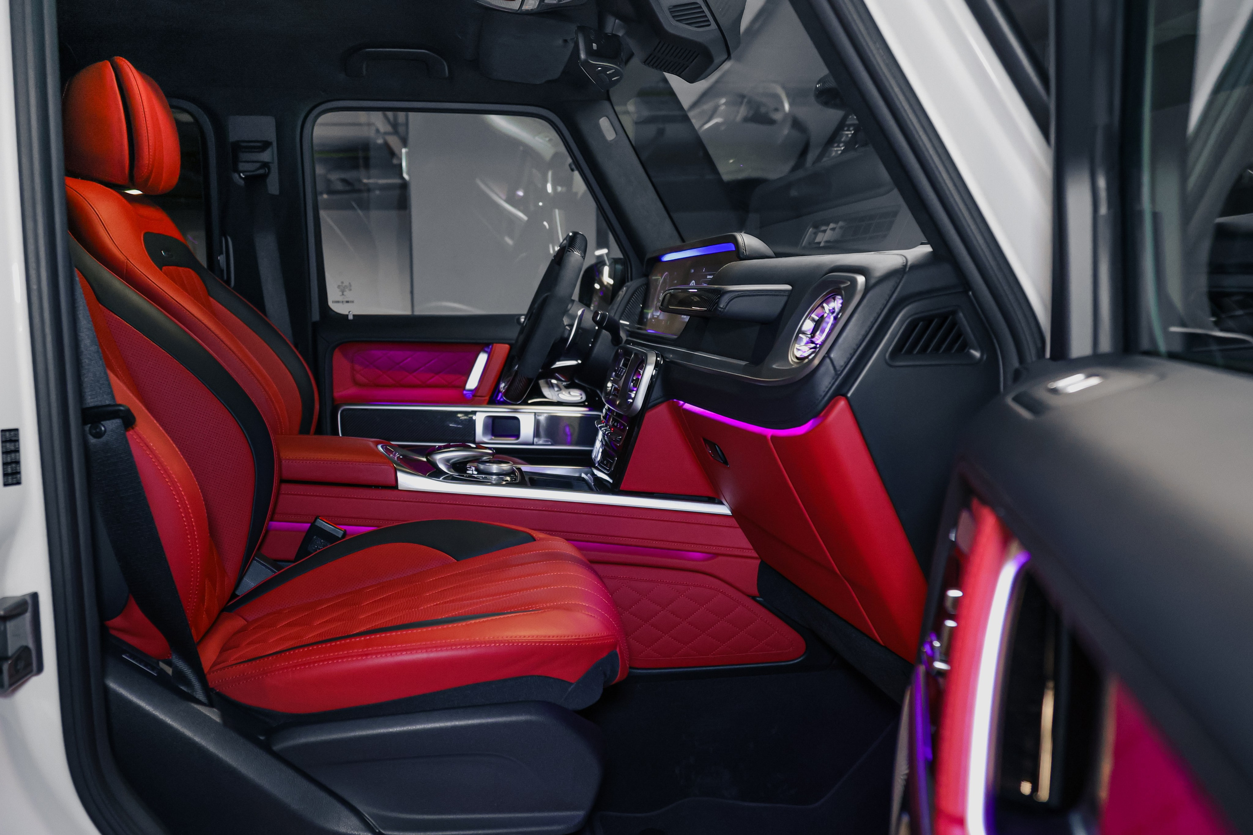 2022 MERCEDES BENZ G63 AMG $235,000 / 16,414 KM ODOMETER. Mixturecaptures