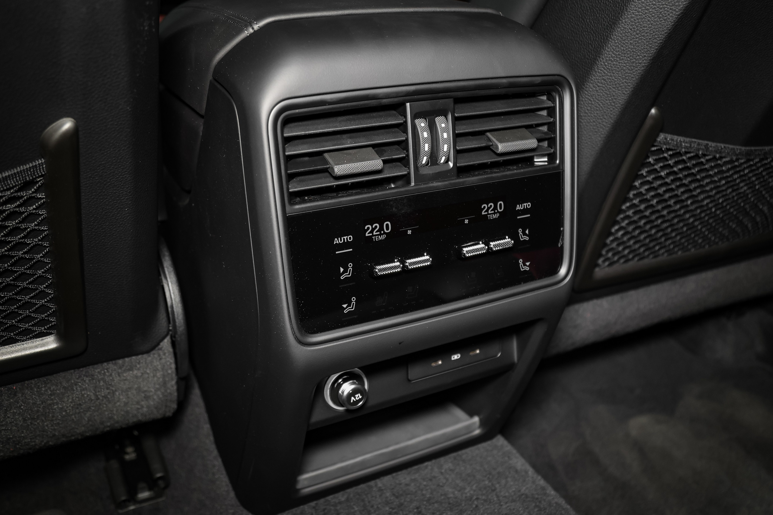 2025 PORSCHE CAYENNE COUPE E-Hybrid. Mixturecaptures