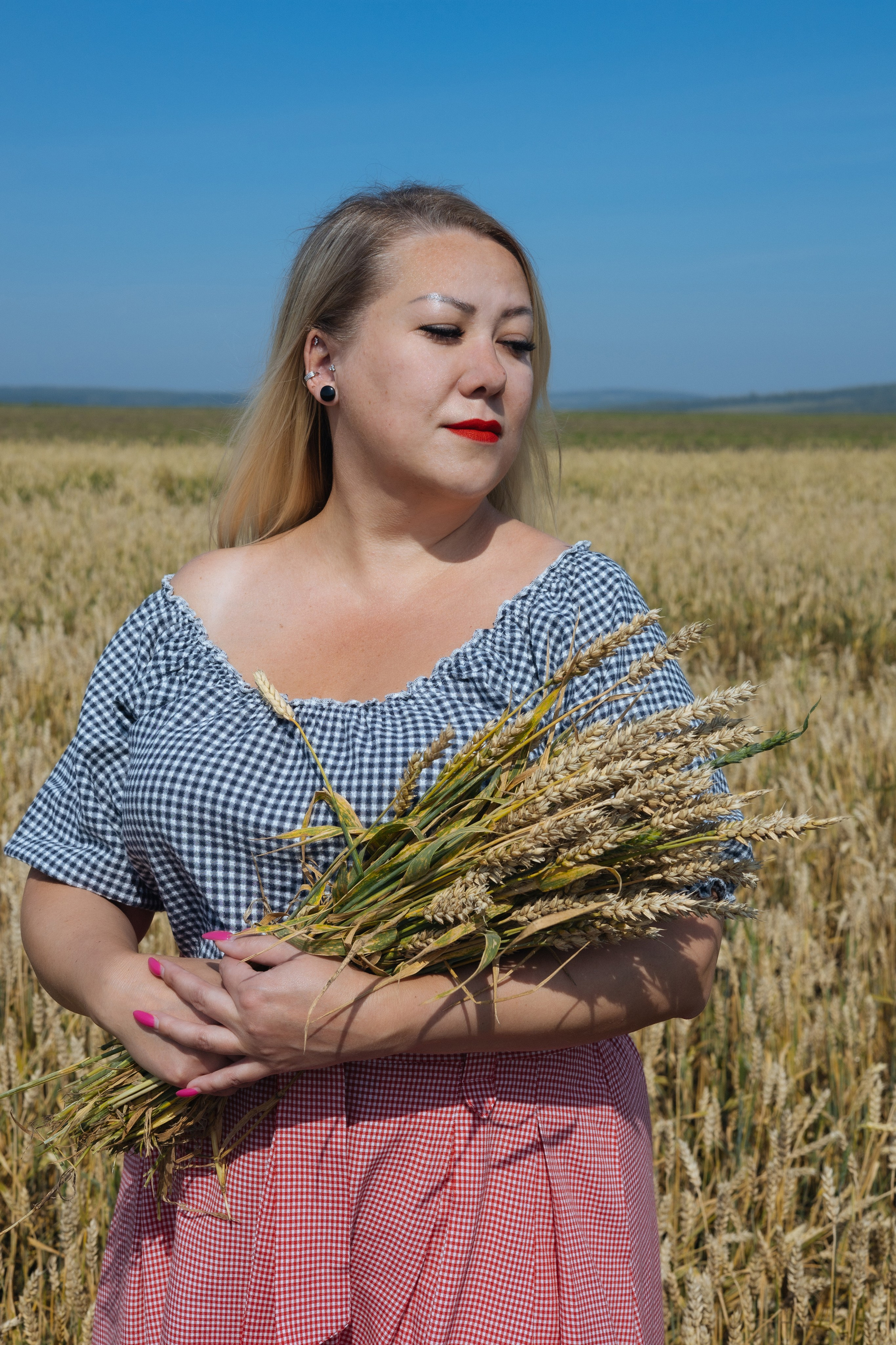 ПОДСОЛНУХИ 2025. Фотограф Красноярск съемки лавстори, фотосессия в студии, портретная съемка, творческие фотосессии