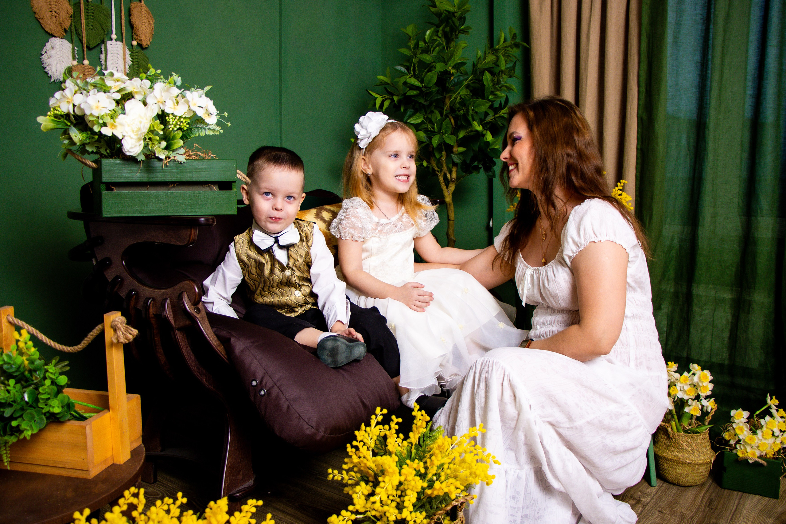 Семейная съемка с мимозой. Фотограф Татьяна Матрос