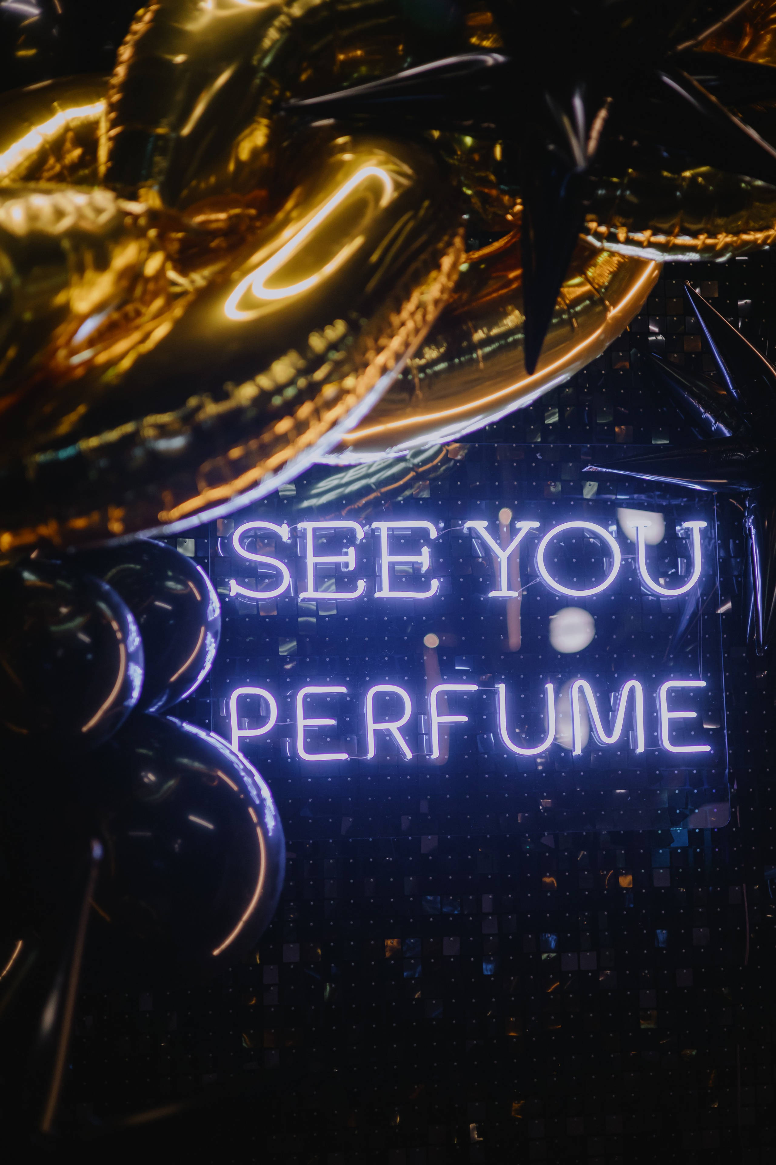 See `You Perfume. Фотограф в Москве и Санкт-Петербурге Дарина