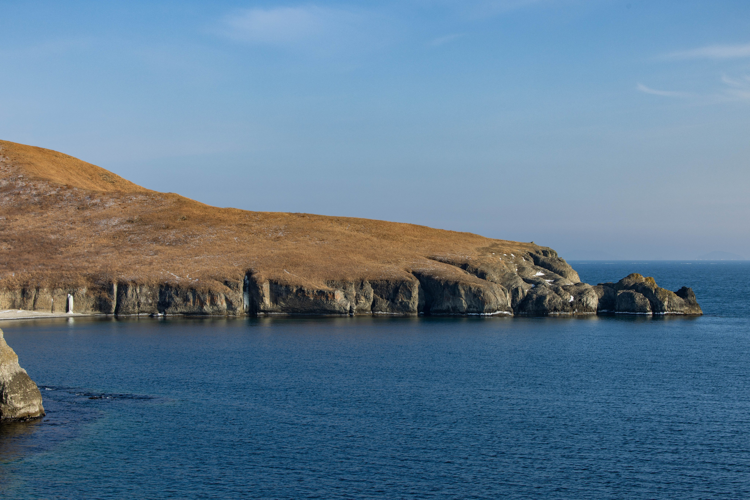 Кекур Пьющий верблюд. Турист оптимист