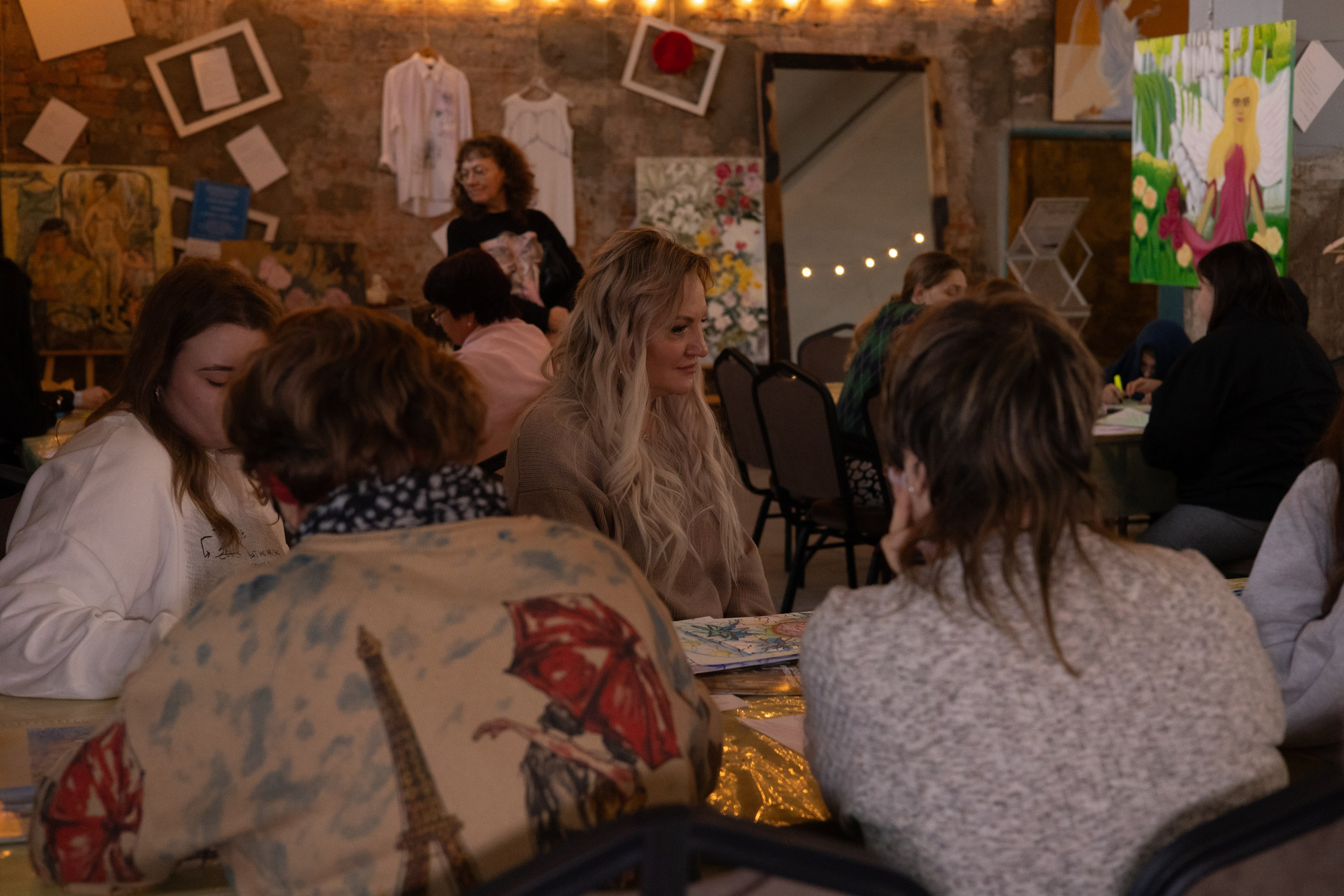 Выставка «АНГЕЛЫ МИРА». Фотограф Красноярск съемки лавстори, фотосессия в студии, портретная съемка, творческие фотосессии