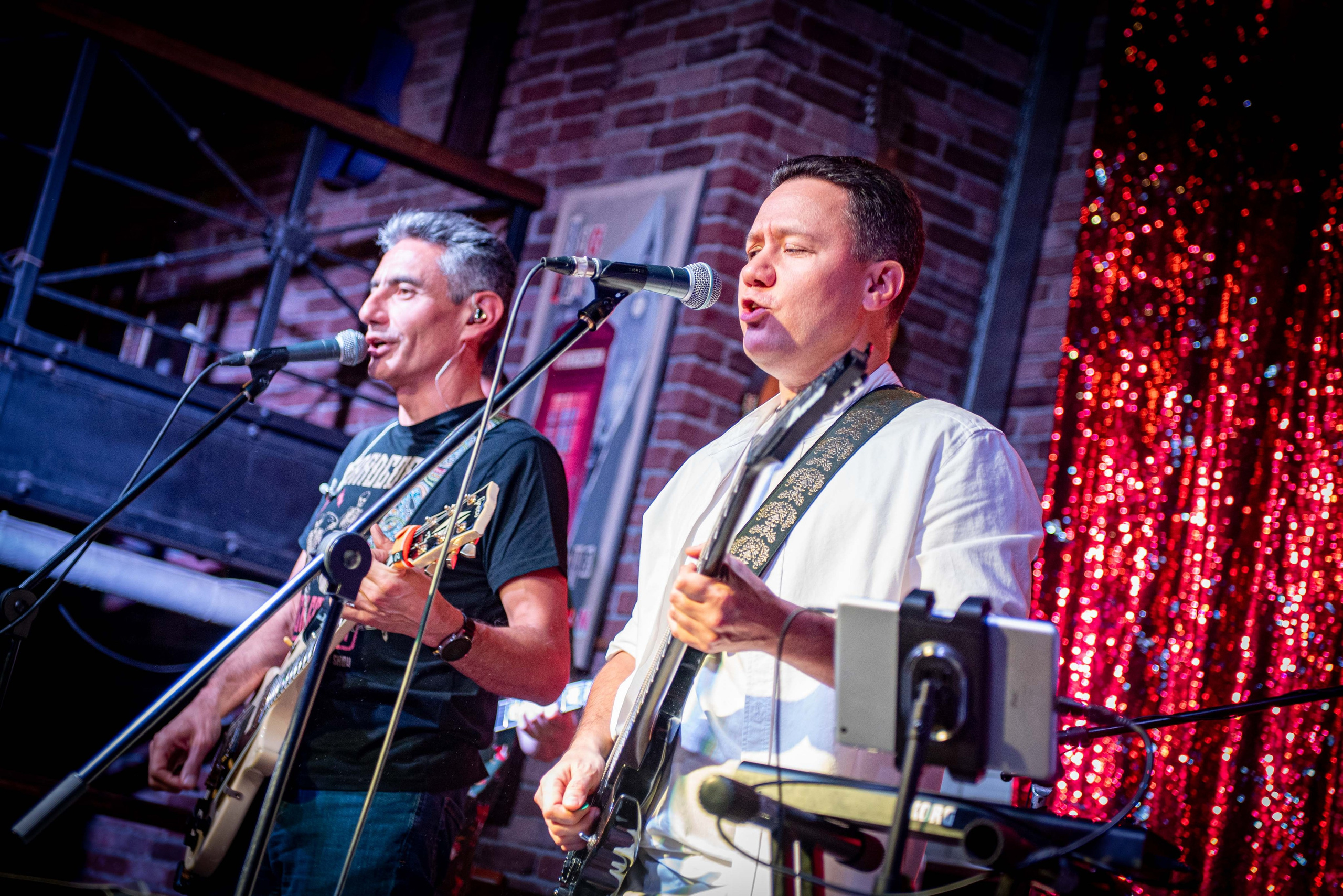 LifePub 16.12.2024. Московская кавер-группа BankBand