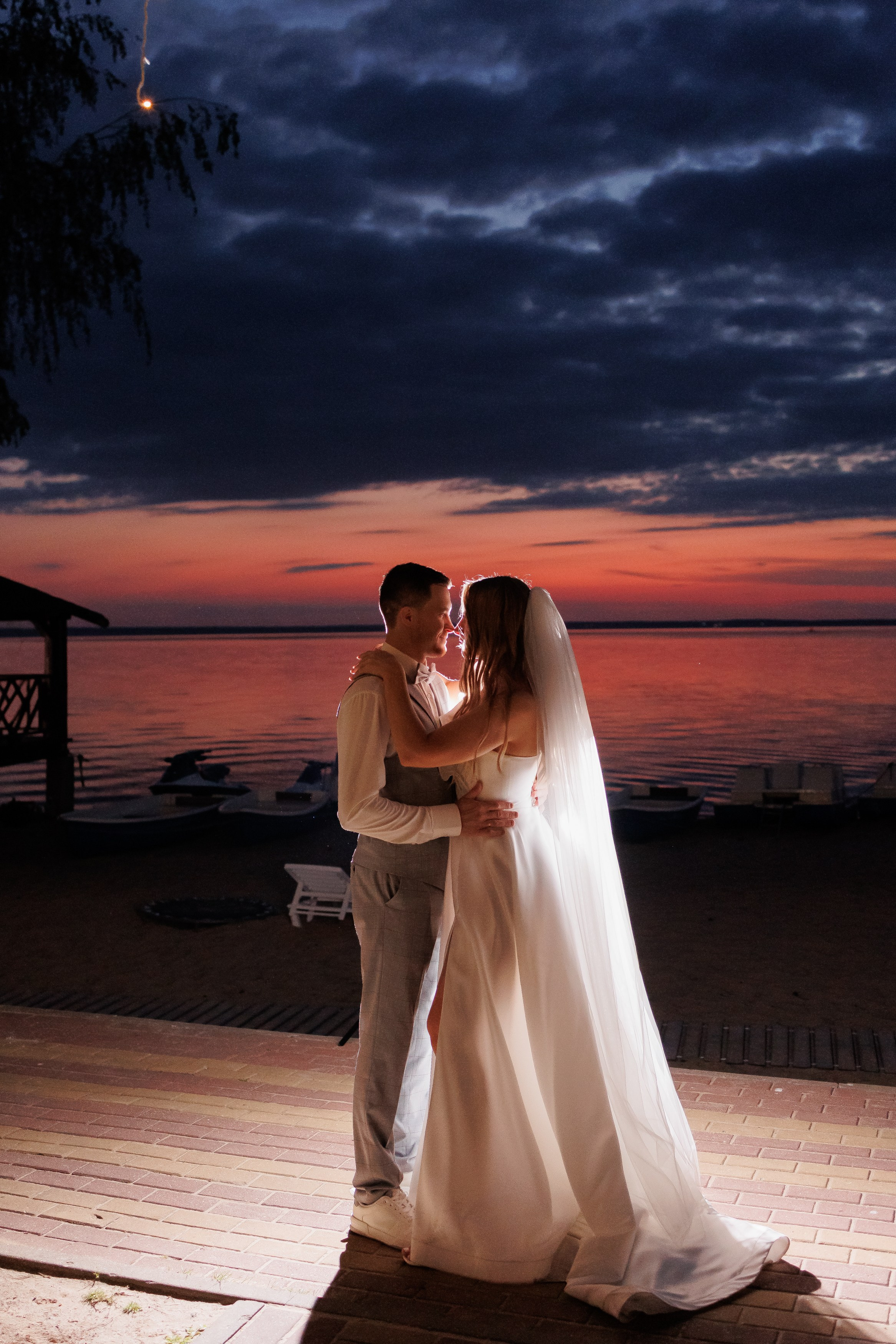 Свадебный фотограф, который видит красоту в деталях и превращает каждую секунду в шедевр.