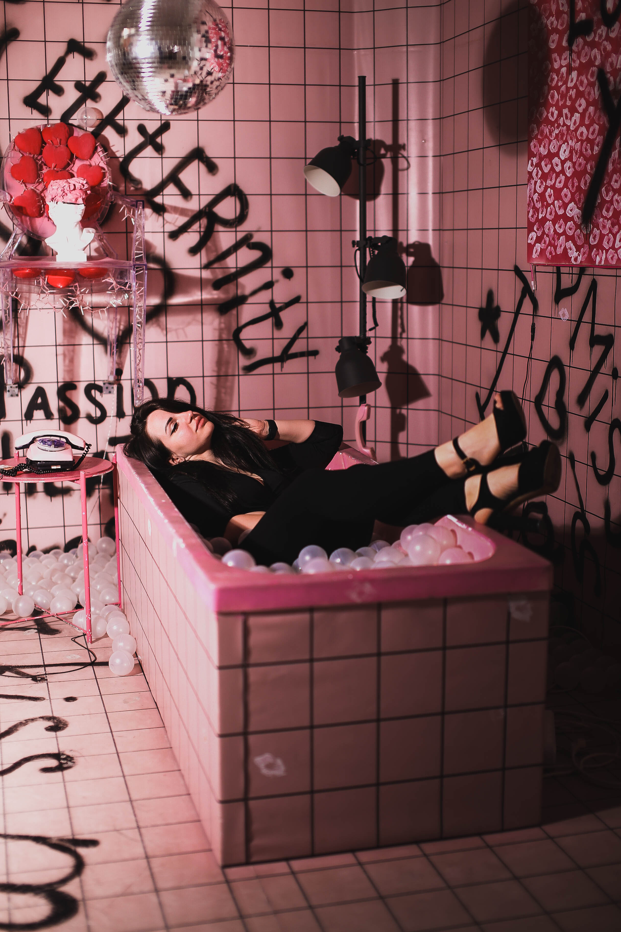 Экспериментальная съёмка в необычной студии. Главная