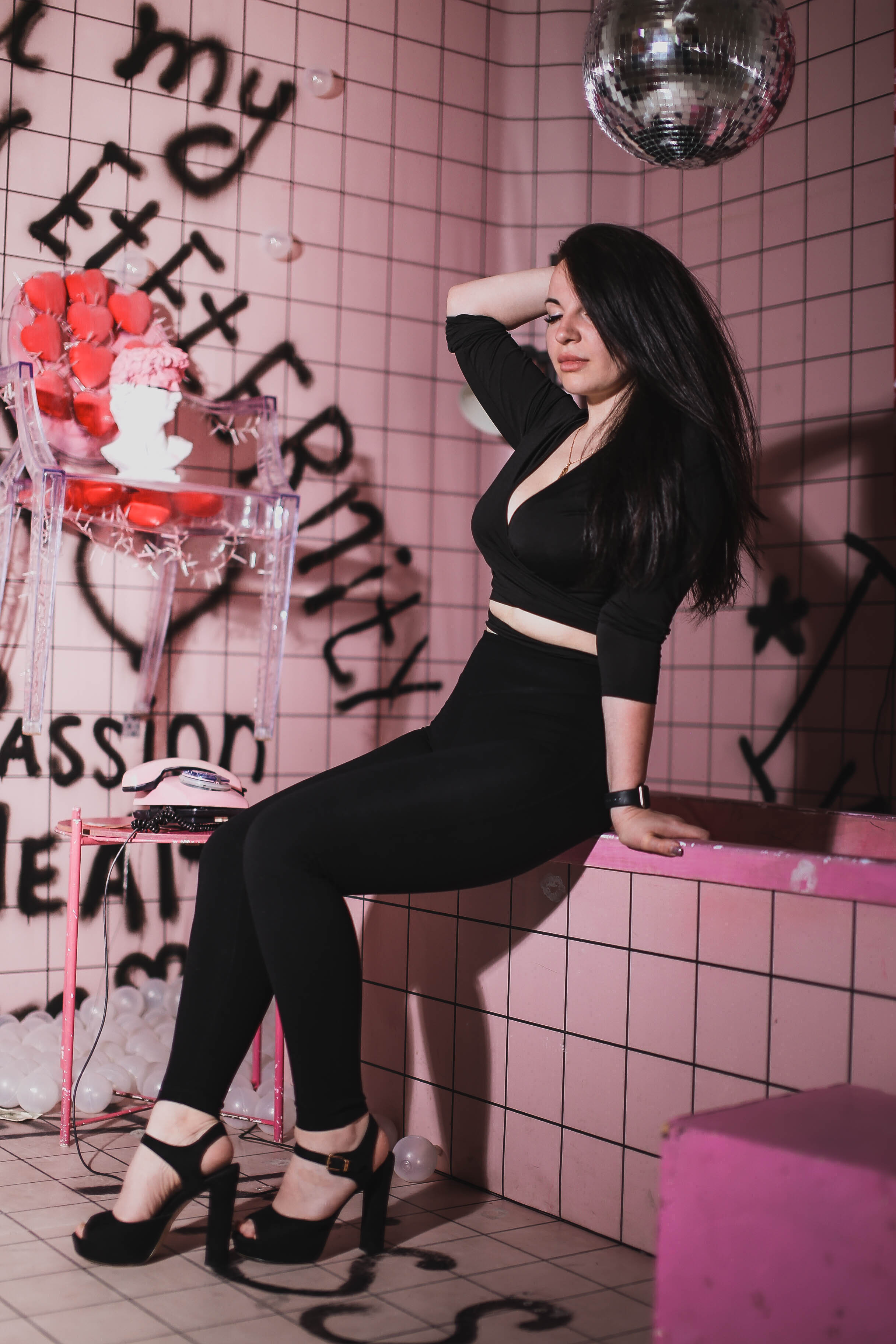 Экспериментальная съёмка в необычной студии. Главная