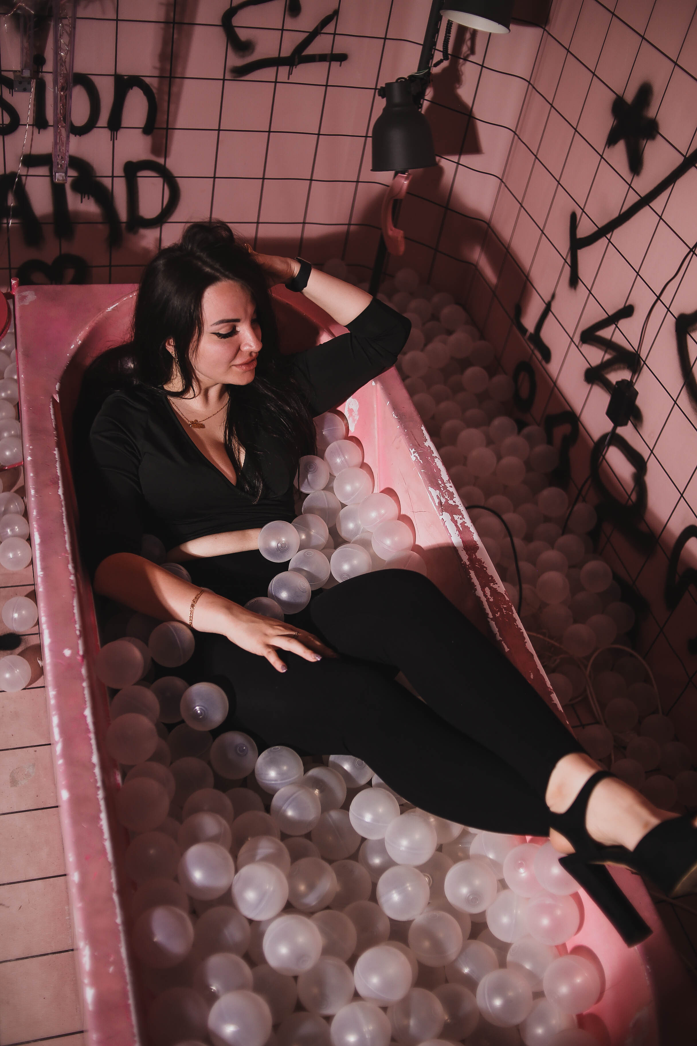 Экспериментальная съёмка в необычной студии. Главная