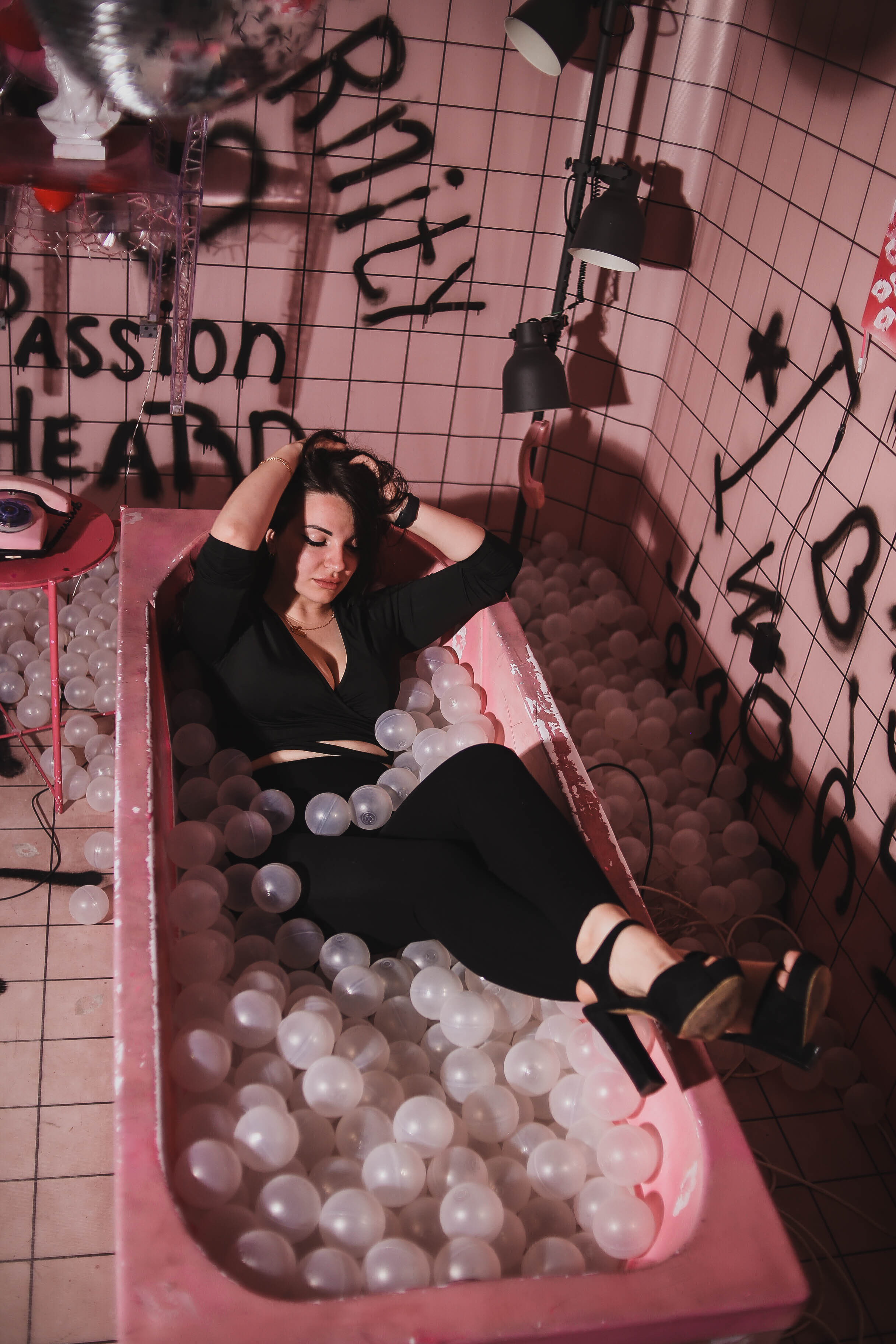 Экспериментальная съёмка в необычной студии. Главная