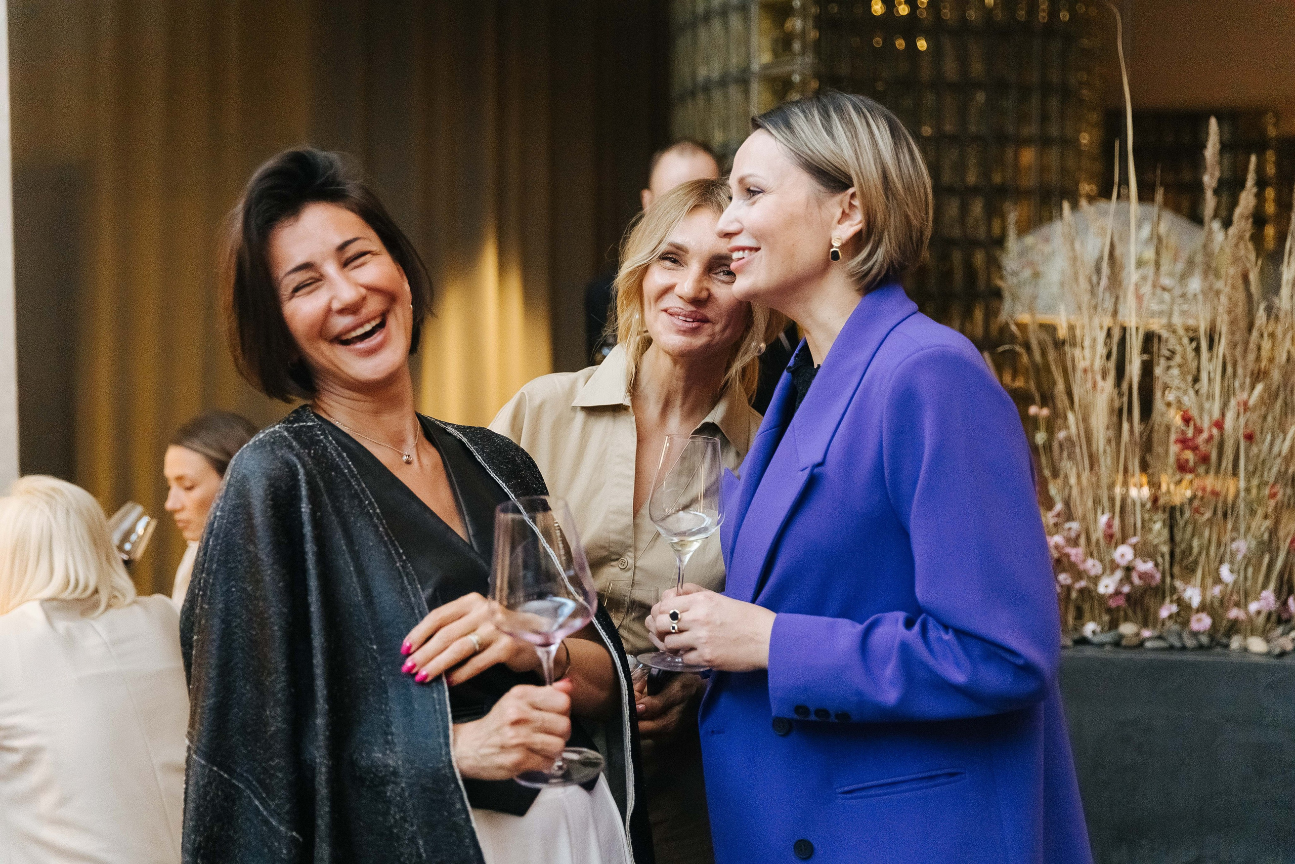 Презентация открытия магазина женской одежды GLVR в ресторане Fresco. Фотограф в Красноярске Надежда Воскресенская