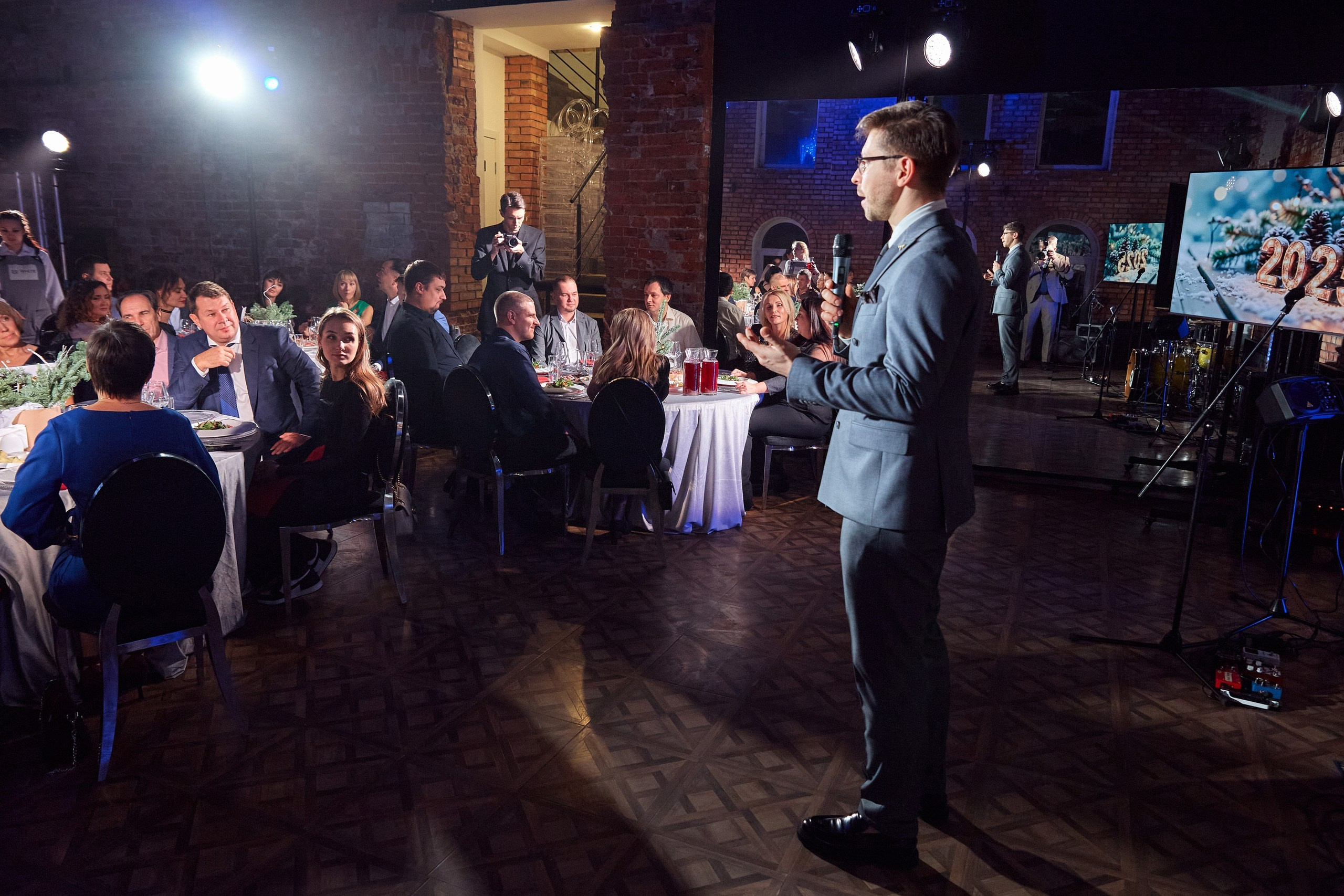 Компания Clarity / Пространство HIDE. Антон Артюшин, портретный фотограф. Москва