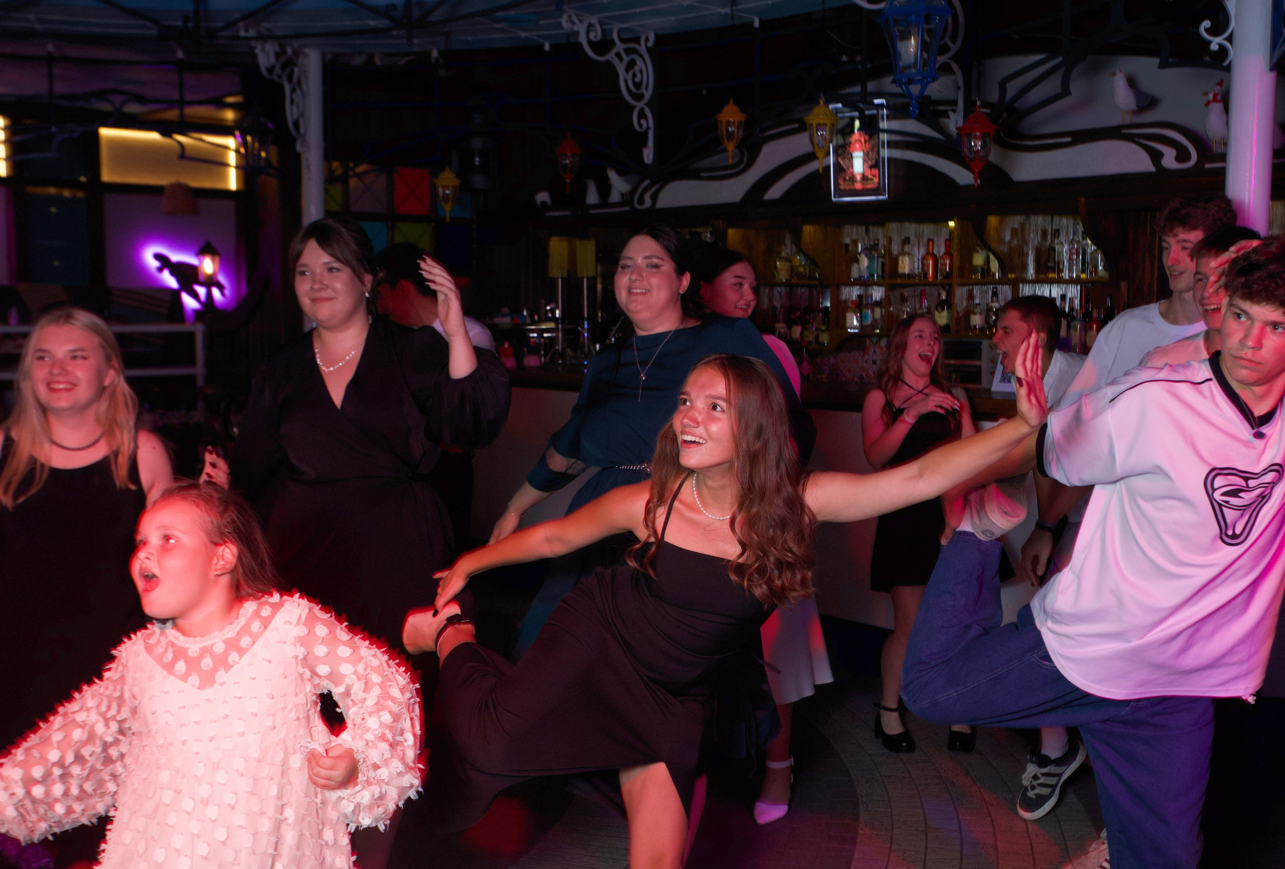 ВЫПУСКНОЙ «КОКОМО» 27.06.24. Репортажный фотограф Анапа