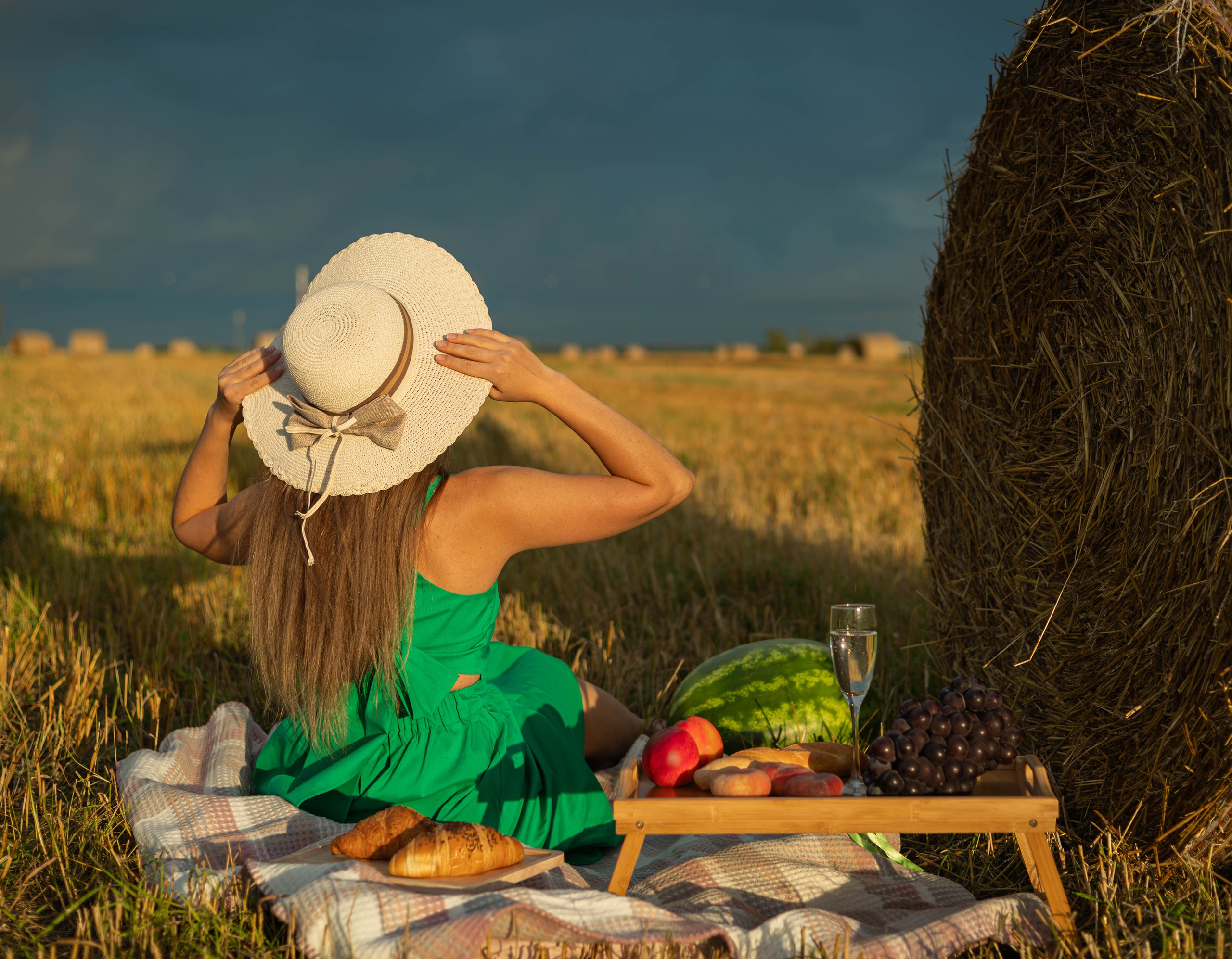Анастасия. Закат в поле. Портретный фотограф Панферова Регина г. Санкт-Петербург, г. Казань