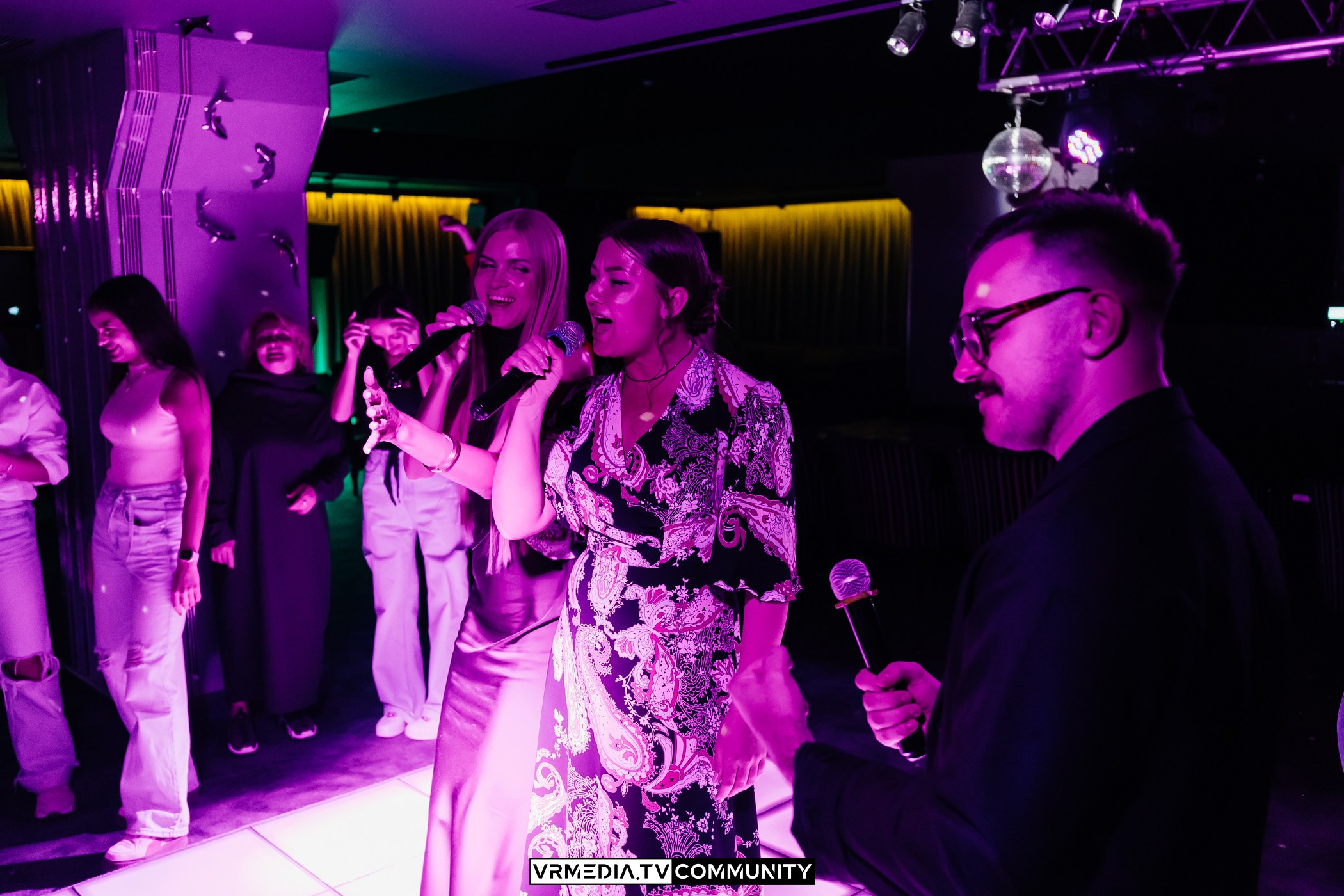 Караоке-бар «Volna»: Соло или дуэт?