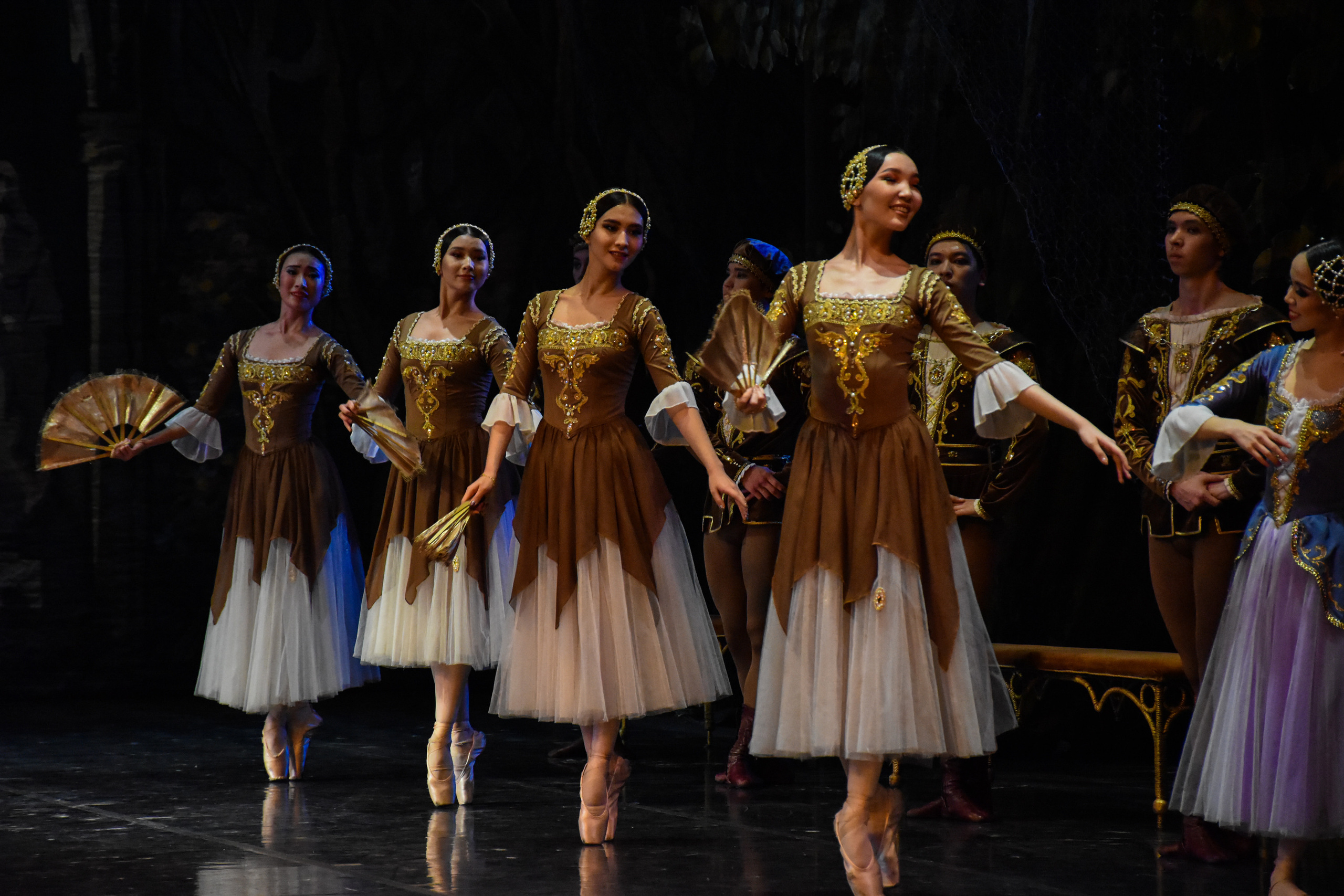 Балет «Лебединое озеро». Фотограф в Алматы