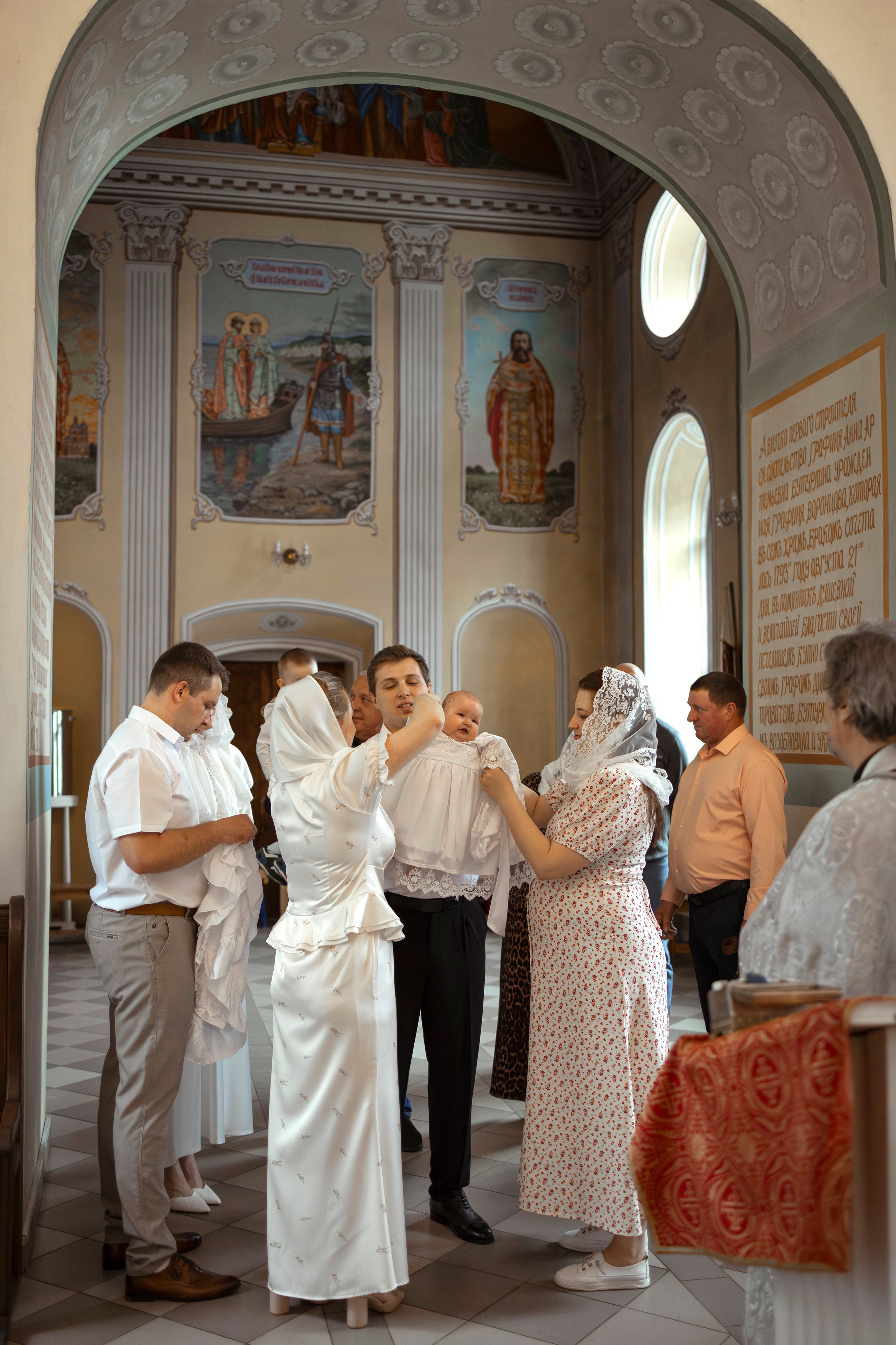 Таинство Крещения младенца в храме свв. Бориса и Глеба в Белкино (г.Обниск, Калужская обл.). Надежда Стар семейный и церковный фотограф в Жукове и Калужской области