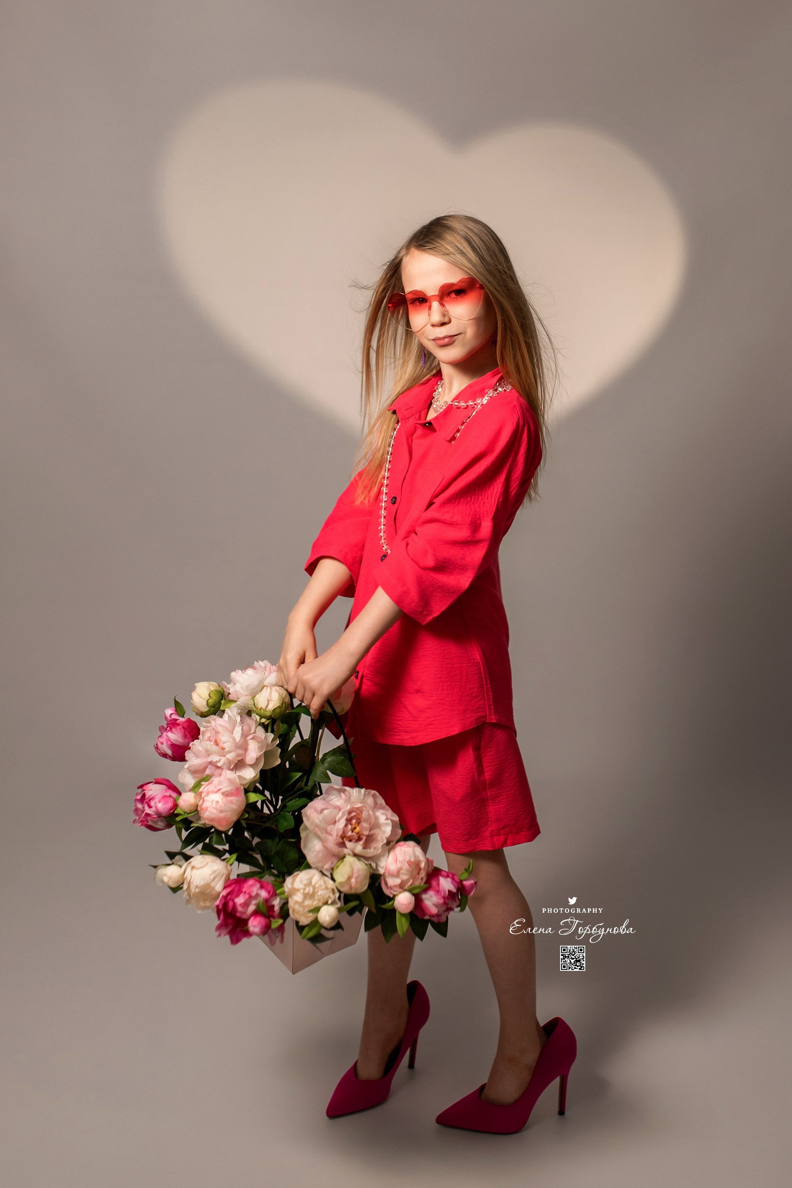 «Модница в розовом» В моей студии. Вероника и Александра. 2024. Фотограф Пермь. Свадьбы. Семья и дети, школа, д. сад. Фотокниги