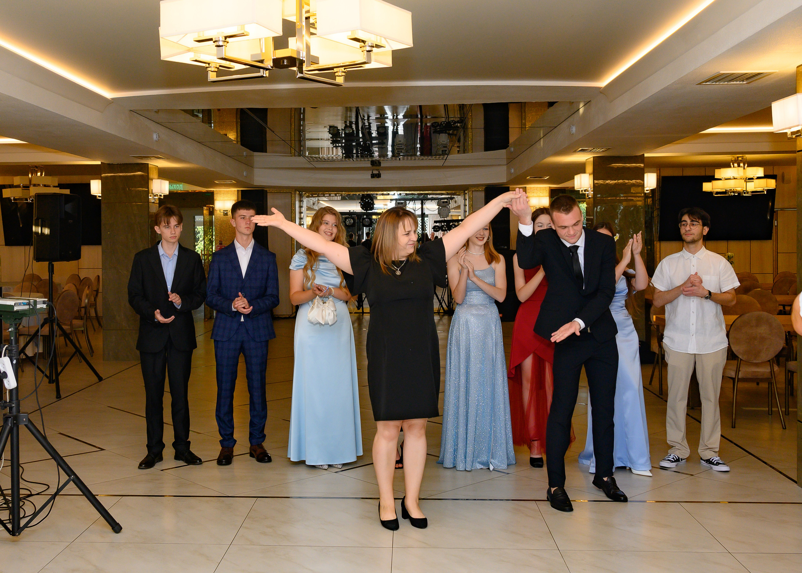 Выпускной 11 кл 2025. Семейный и детский фотограф в Новороссийске Лебедева Елена