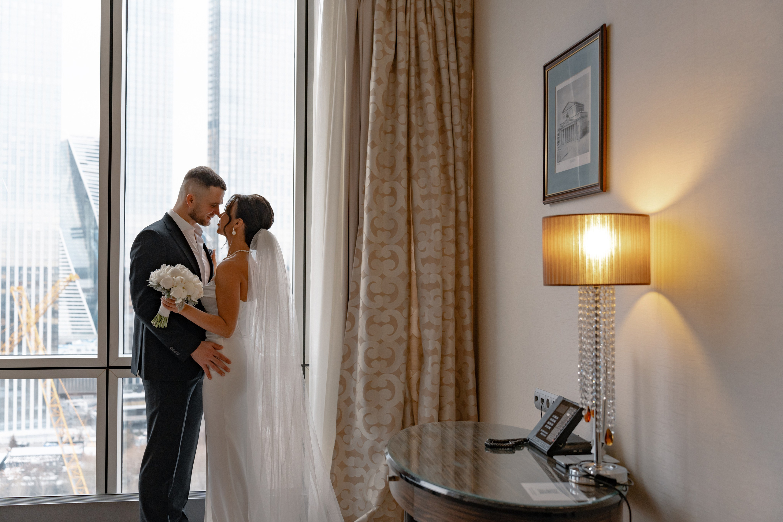 Свадебная фотосессия в отеле Plaza Garden Moscow WTC