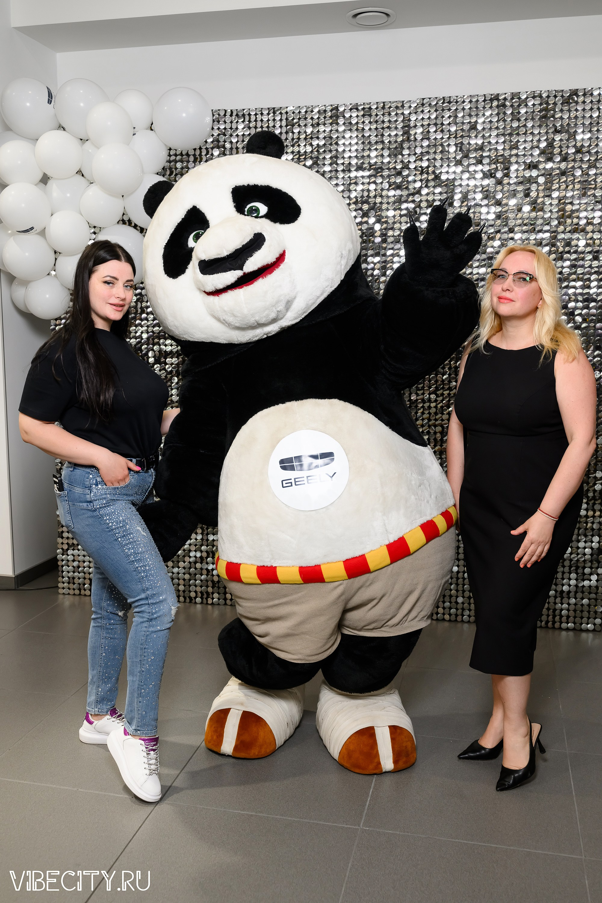 Презентация Geely Manjaro. VIBECITY.RU Вайб Сити Ру Фоторепортажи Фотоотчеты Калининград