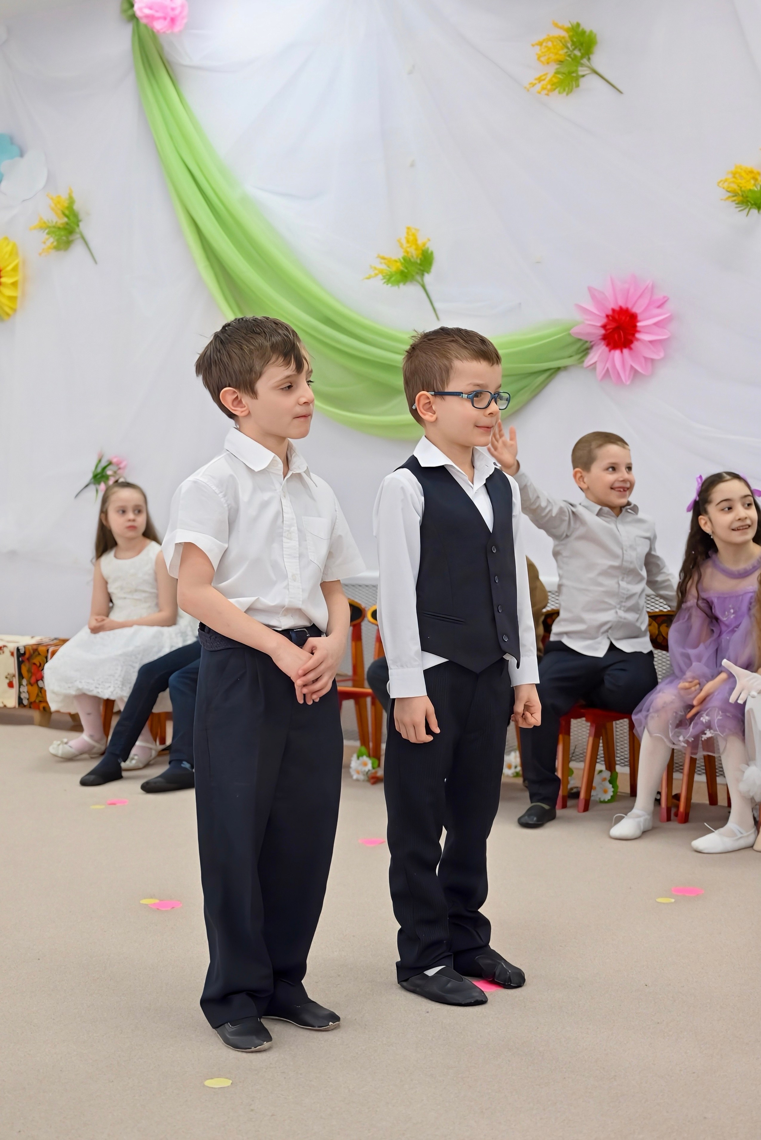 Праздник в группе Цветик семицветик. Семейный и детский фотограф Москва