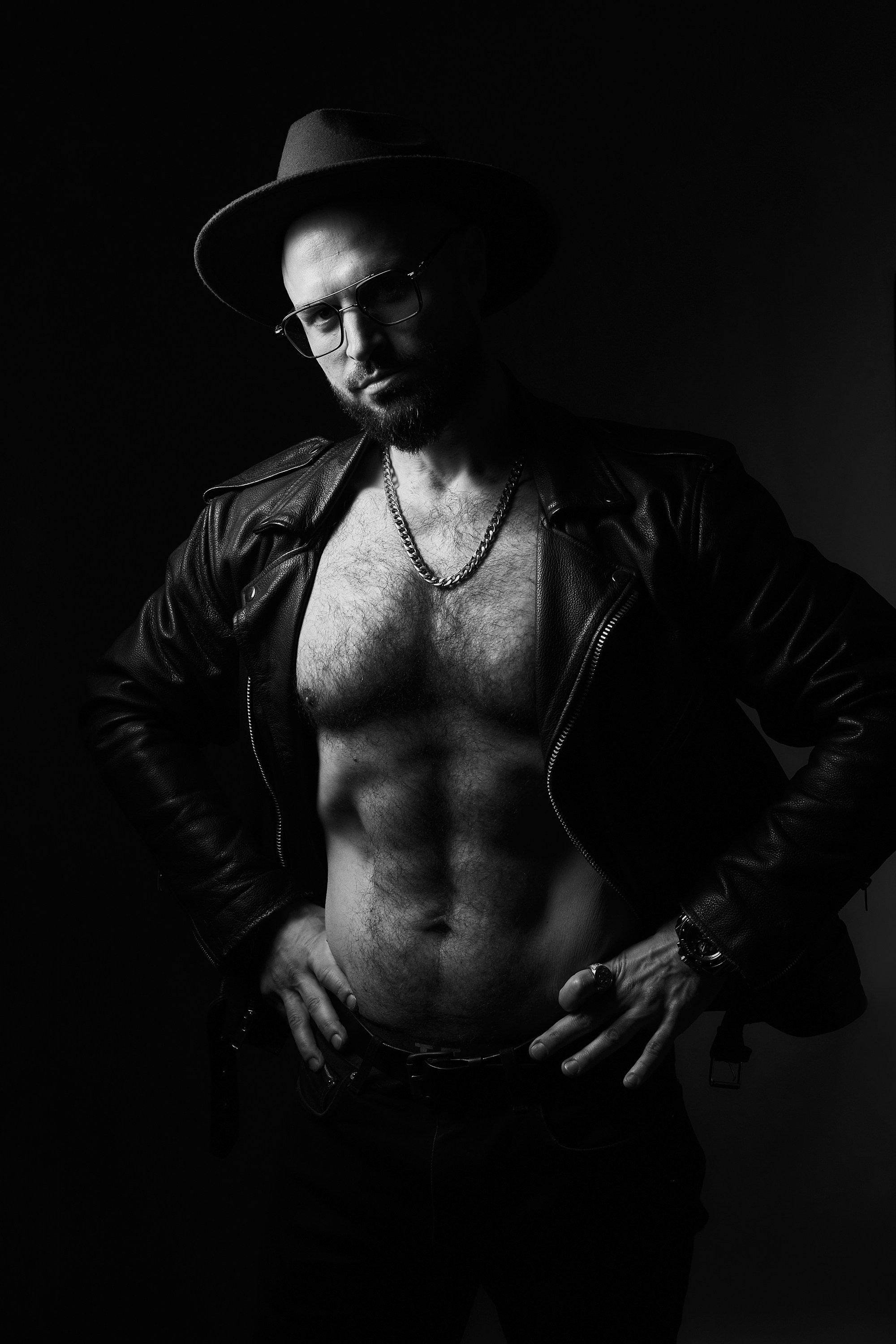 У меня дома (ЧБ)