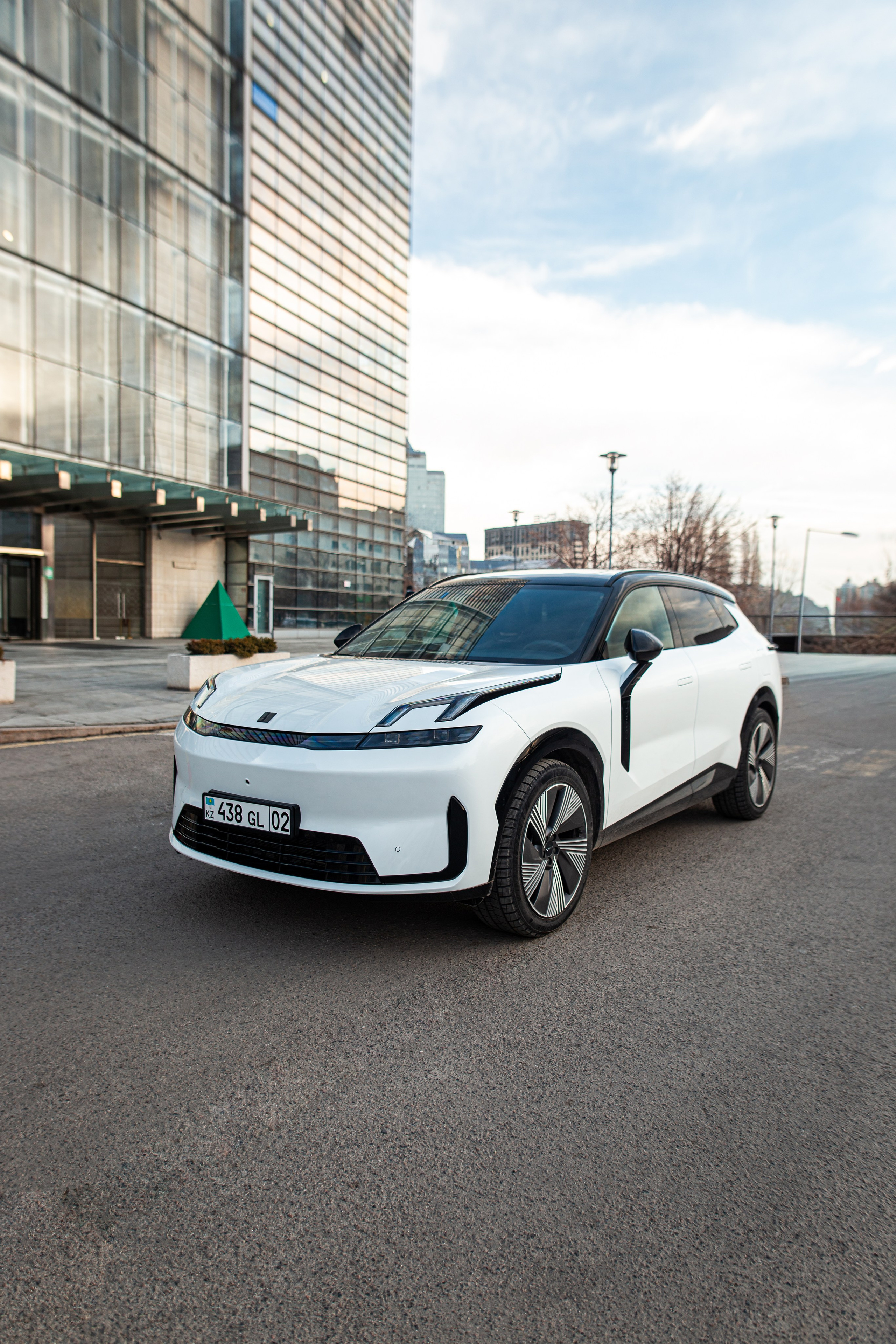 Lynk&Co 08 EM-P. Рекламный и портретный фотограф в Алматы — Серекпаев Танирхан