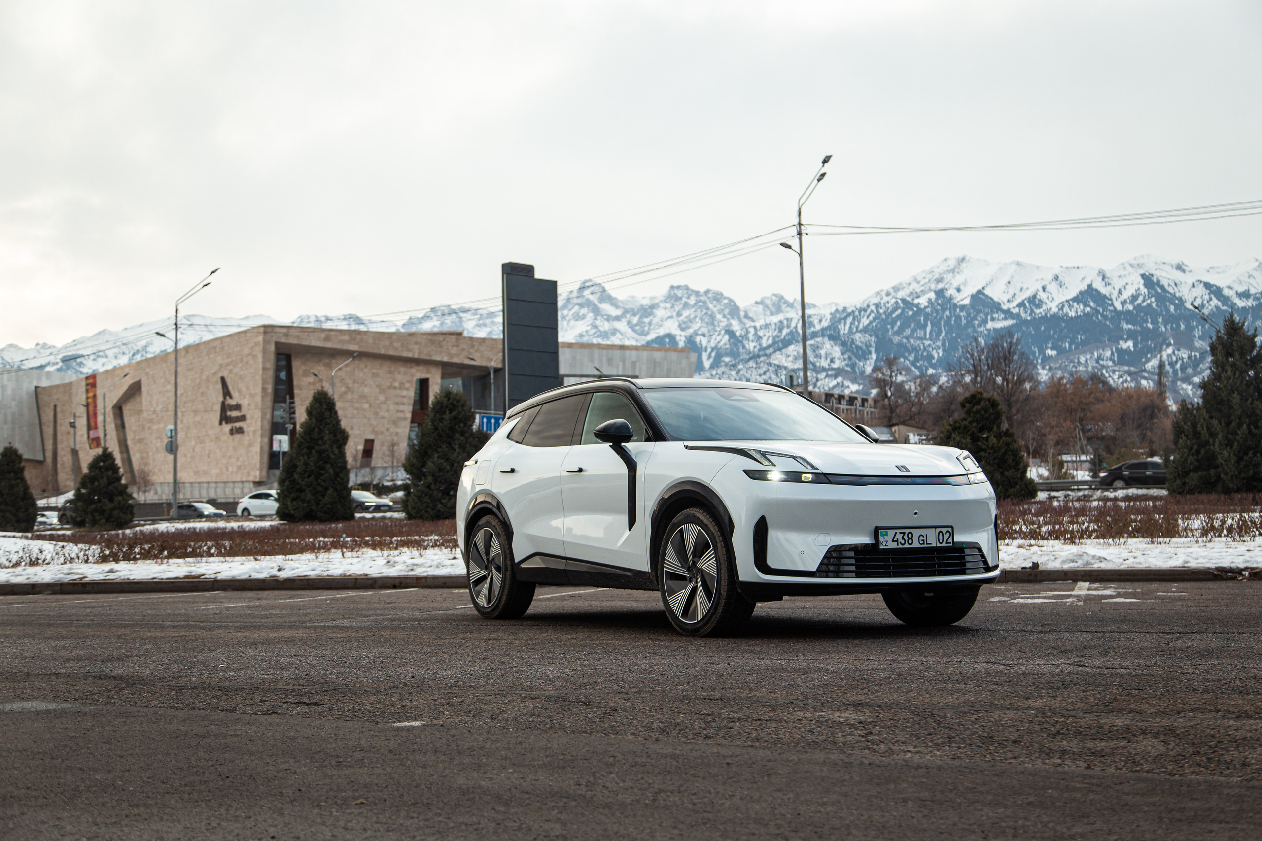 Lynk&Co 08 EM-P. Рекламный и портретный фотограф в Алматы — Серекпаев Танирхан