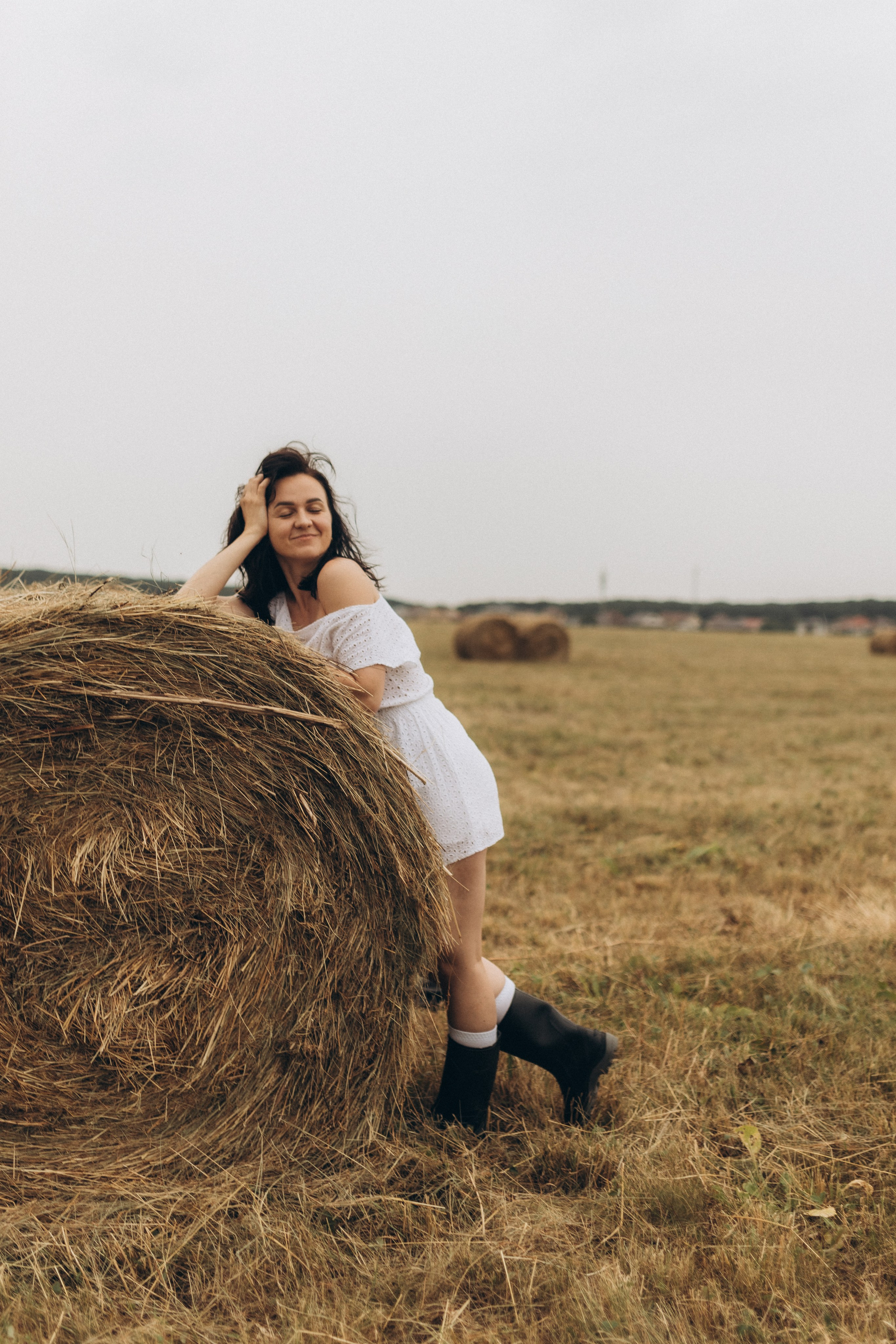 Кристина — индивидуальная фотосессия (стога, поле). Фотограф в Ставрополе Svetlana Matveeva