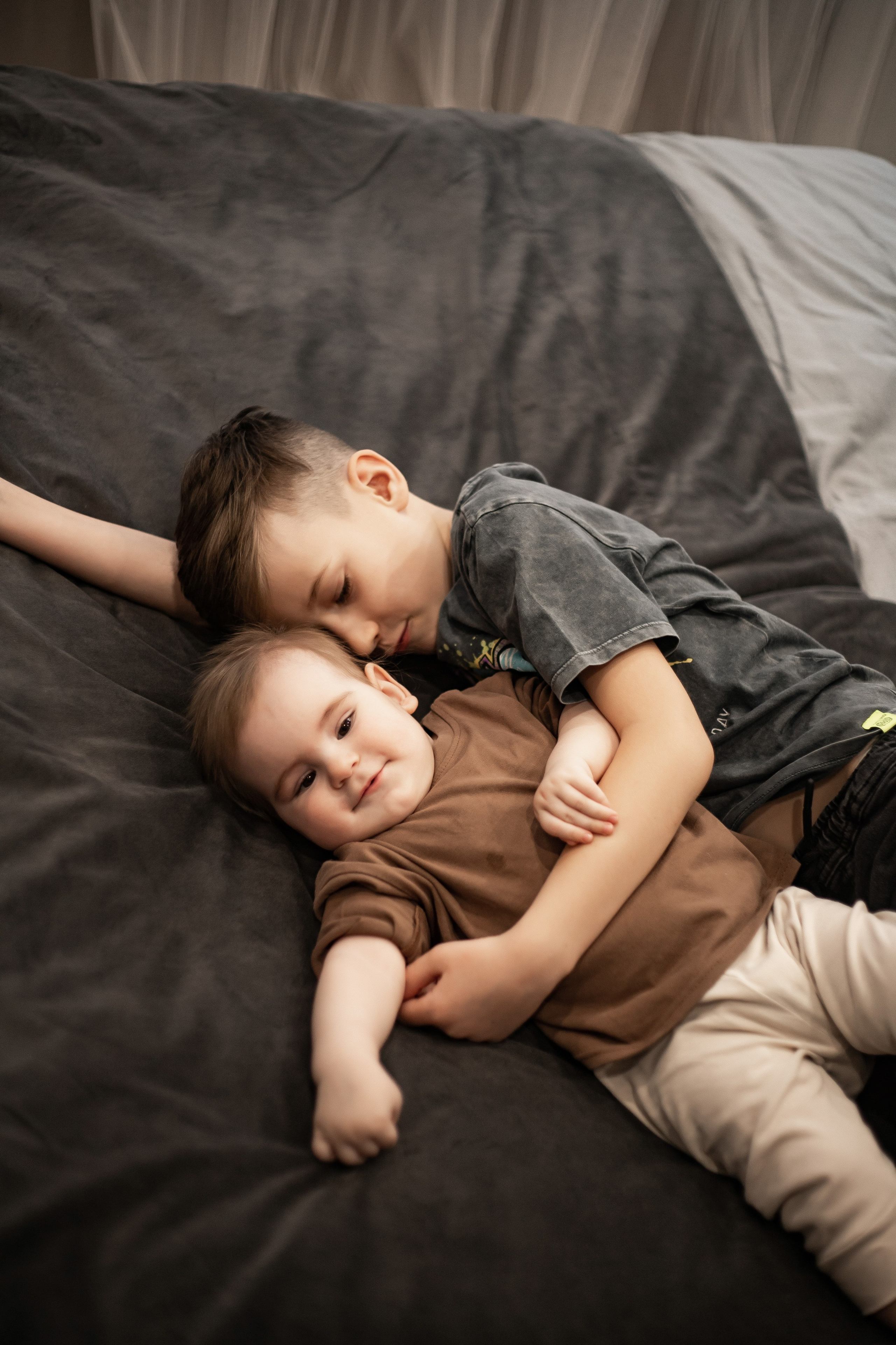 Совместный завтрак. Семейная съемка — это красивый способ признаться своей семье в любви