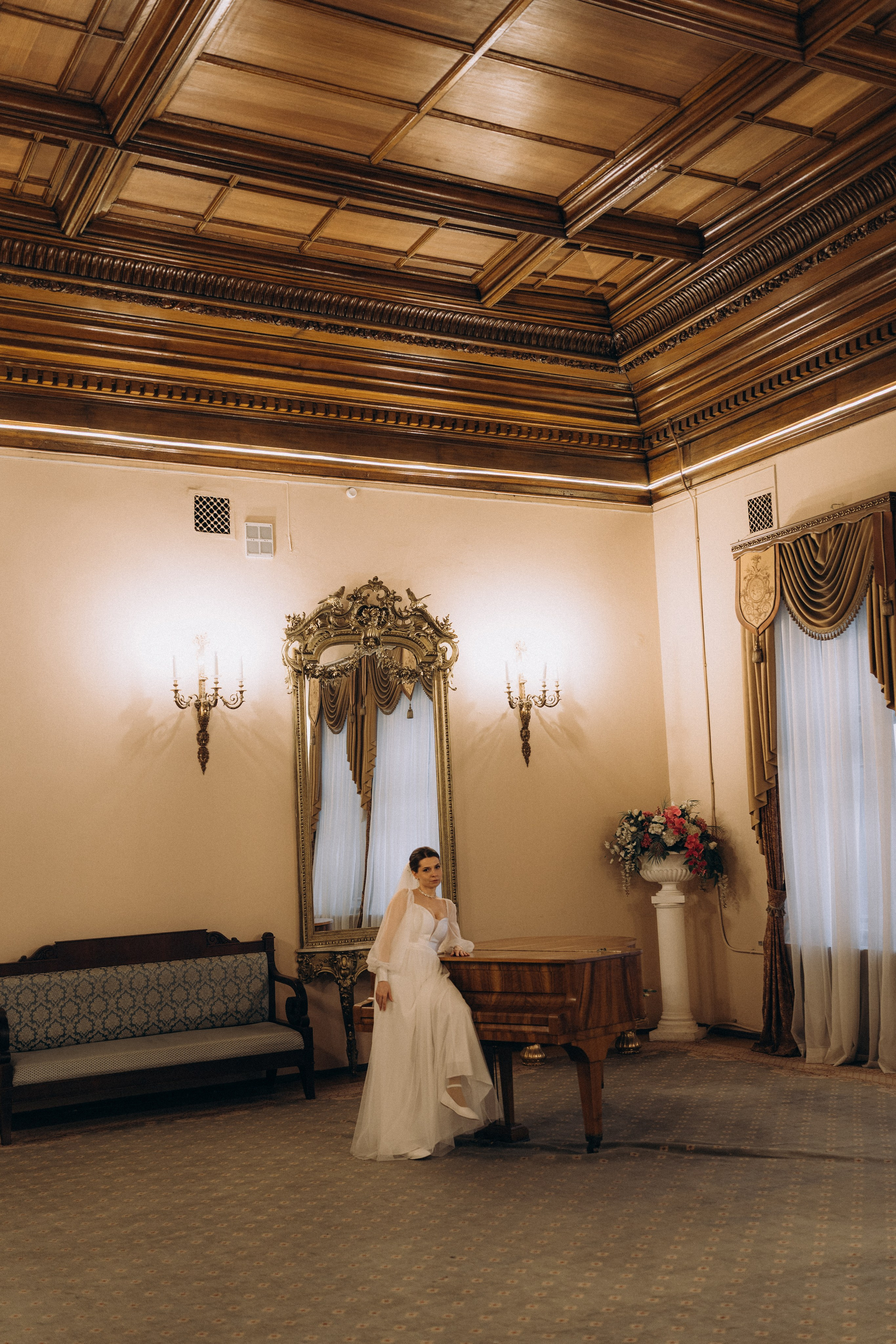 СВАДЕБНАЯ СЬЕМКА ВО ВТОРОМ ДВОРЦЕ (ДЕКАБРЬ) ТАКЖЕ СЬЕМКА В СТУДИИ НА ЧЕРНЫШЕВСКОЙ. Профессиональный фотограф, Санкт-Петербург — Виктория Богомолова