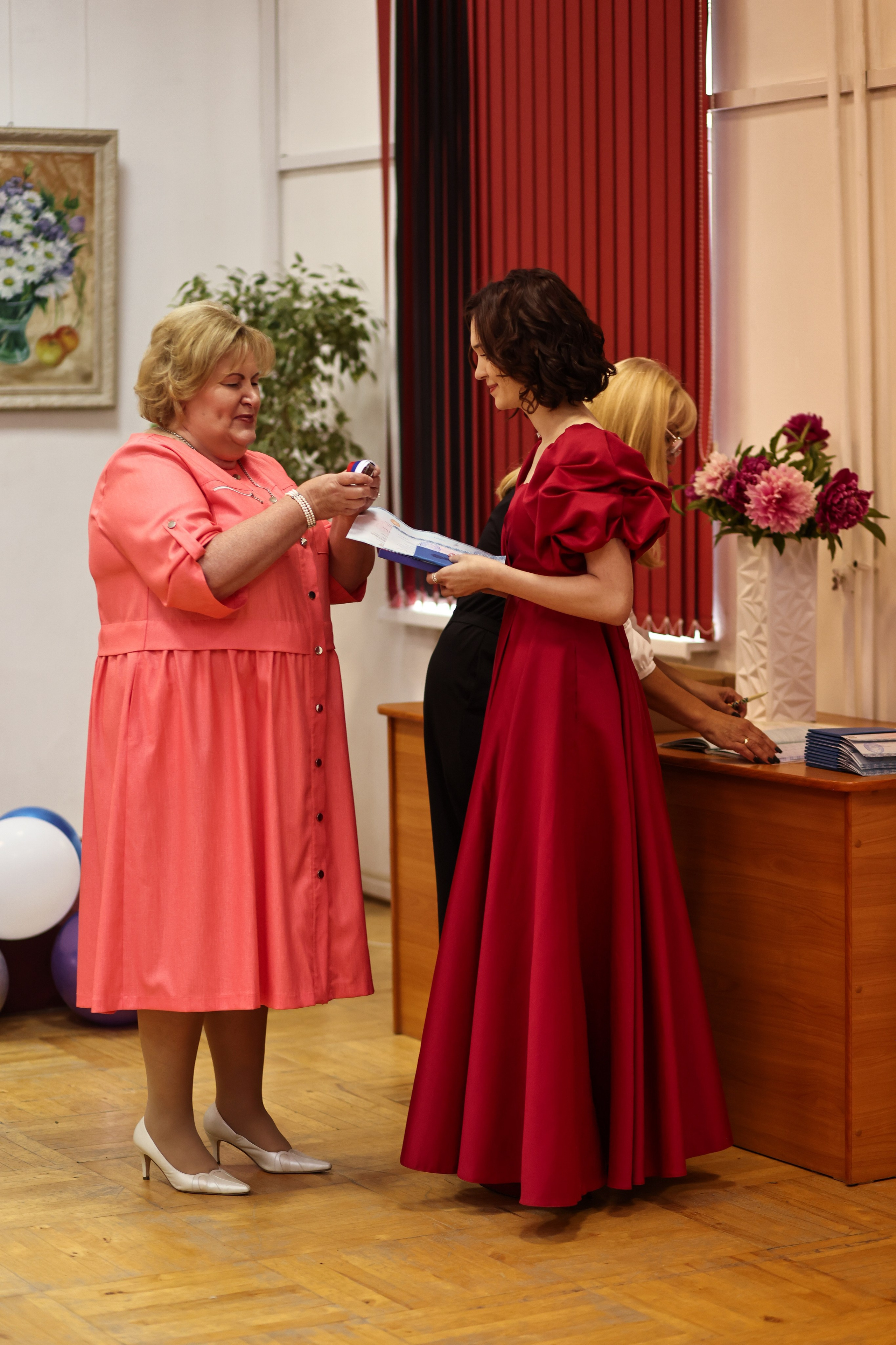 Вручение аттестатов. Школа № 7, выпускники 11 класса 2023 г. Студия выпускных альбомов Остров