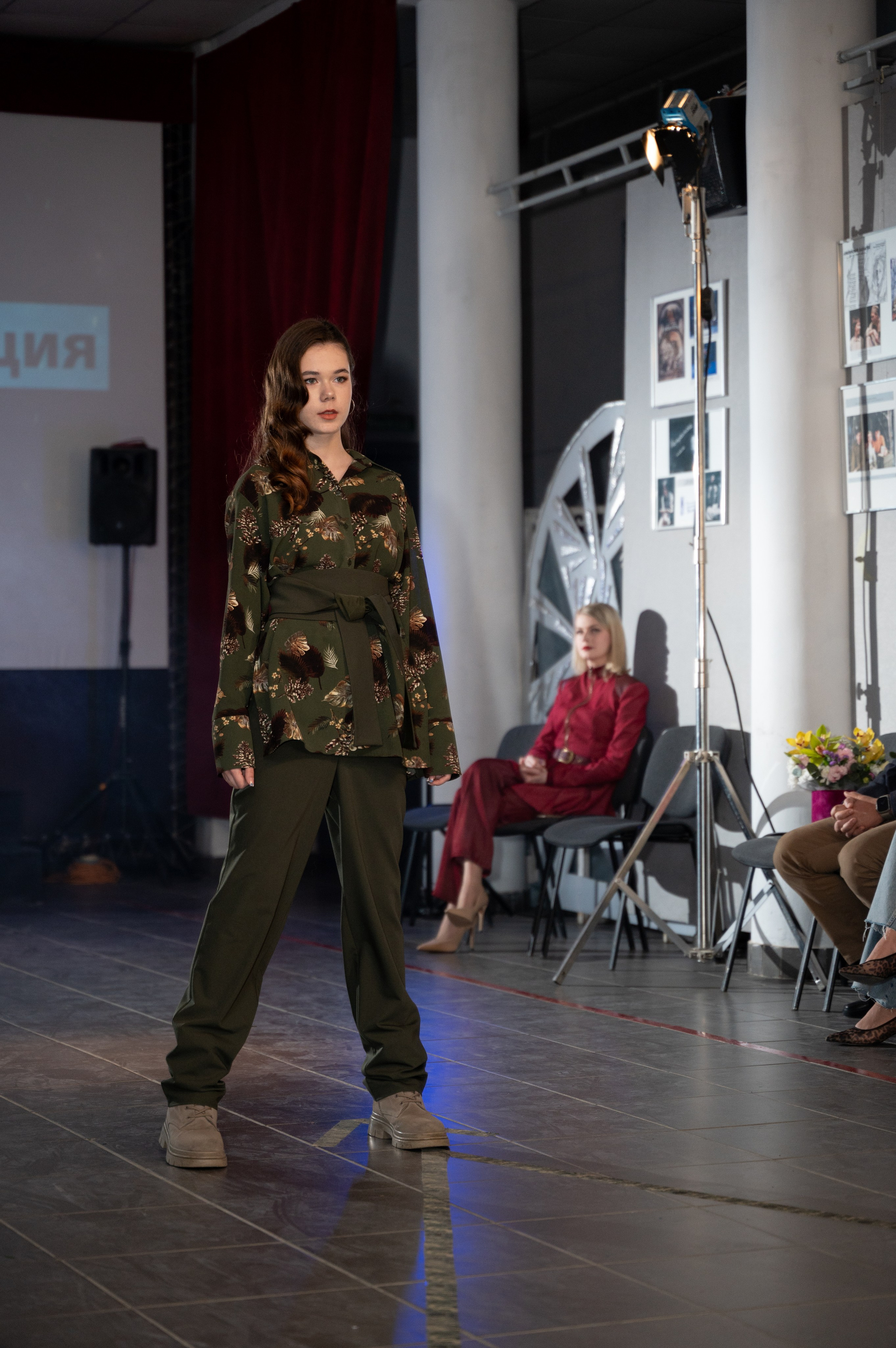 Закрытый показ милитари «Своя трансформация» дизайнера Юлии Бойченко | 24.04.2025. Фотограф в Омске Елизавета Кириллова