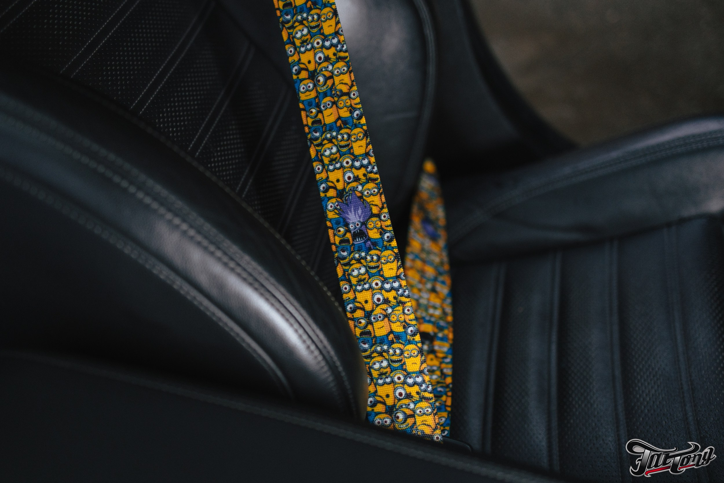 Alfa Romeo Giulia ремни безопасности с принтом и оклейка проемов. DeLorein