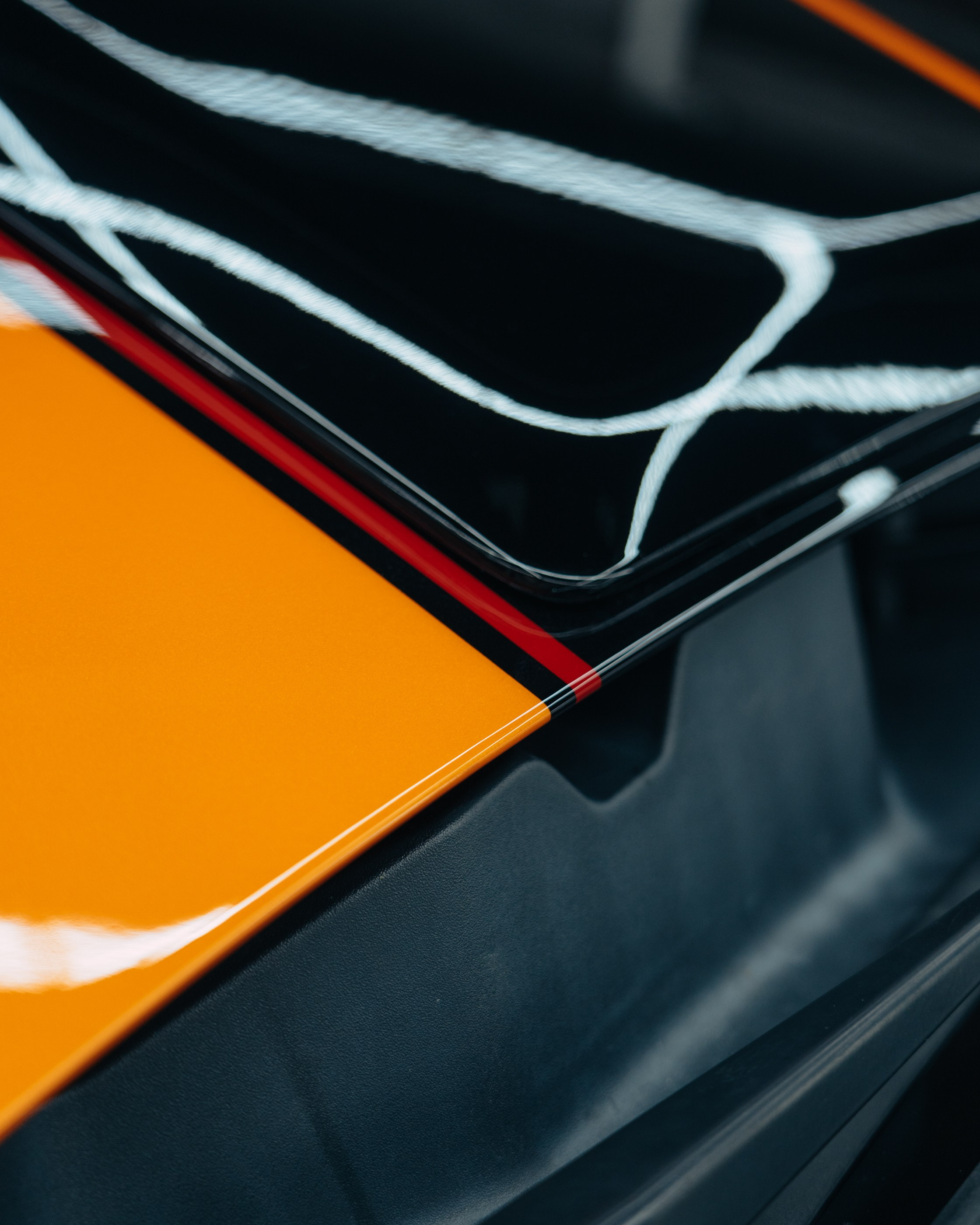 Ford Mustang Roush оранжевый окрас кузова и выкрас полос. DeLorein