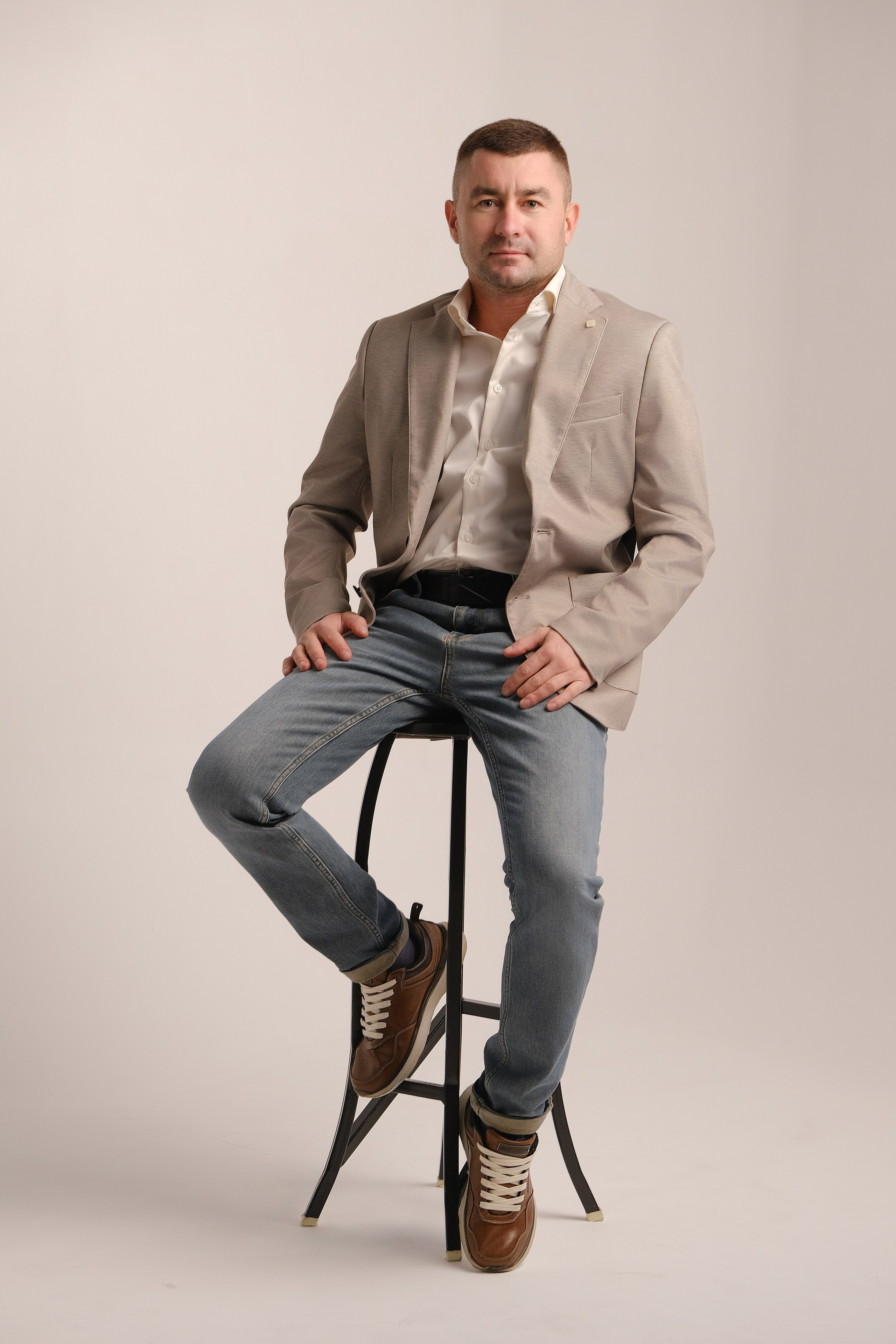 Бизнес портрет, контент-фотограф. Профессиональная фотосъемка в Крыму. Натуральные эмоции и живые кадры. Забронируйте дату прямо сейчас!