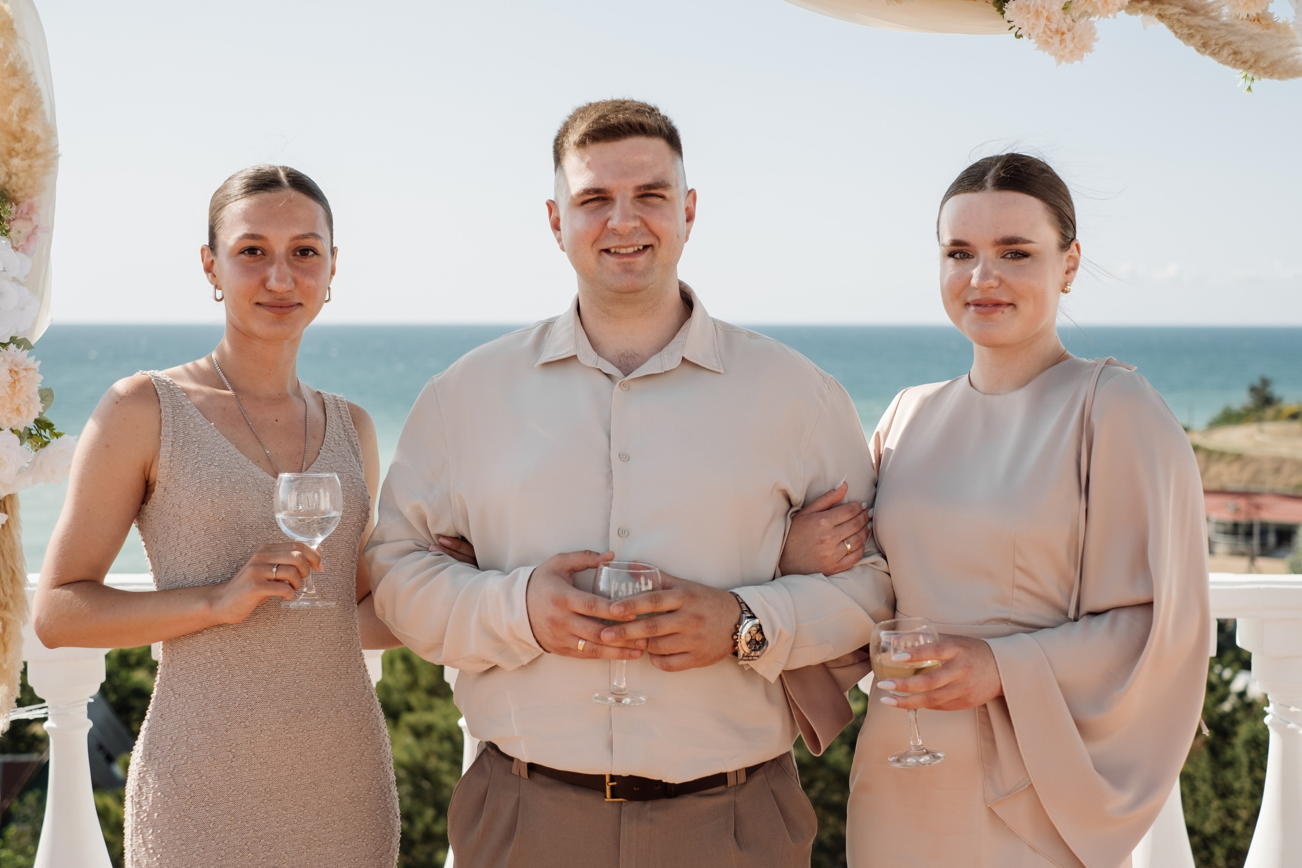 Свадебный ретопртаж. Профессиональная фотосъемка в Крыму. Натуральные эмоции и живые кадры. Забронируйте дату прямо сейчас!