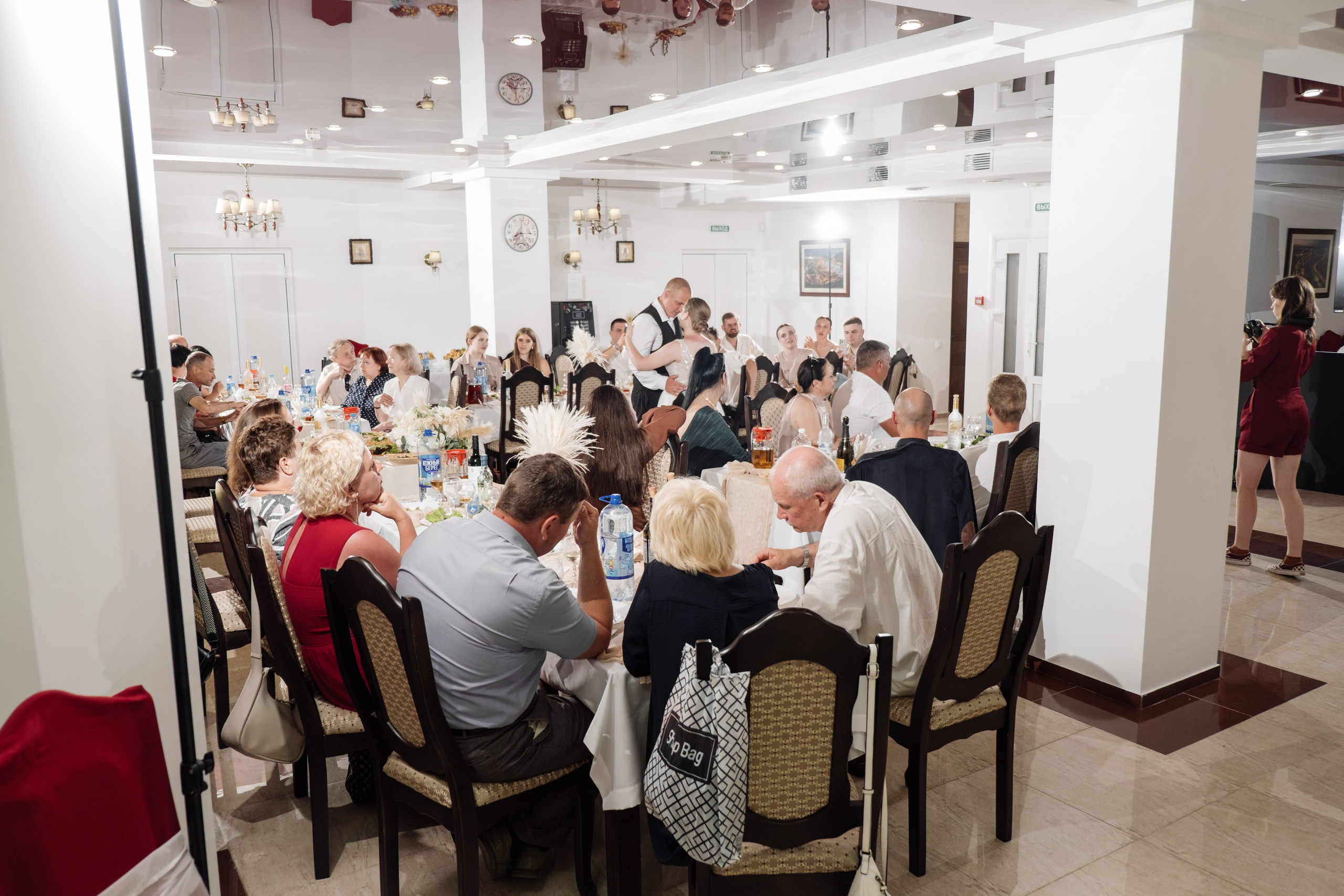 Свадебный ретопртаж. Профессиональная фотосъемка в Крыму. Натуральные эмоции и живые кадры. Забронируйте дату прямо сейчас!