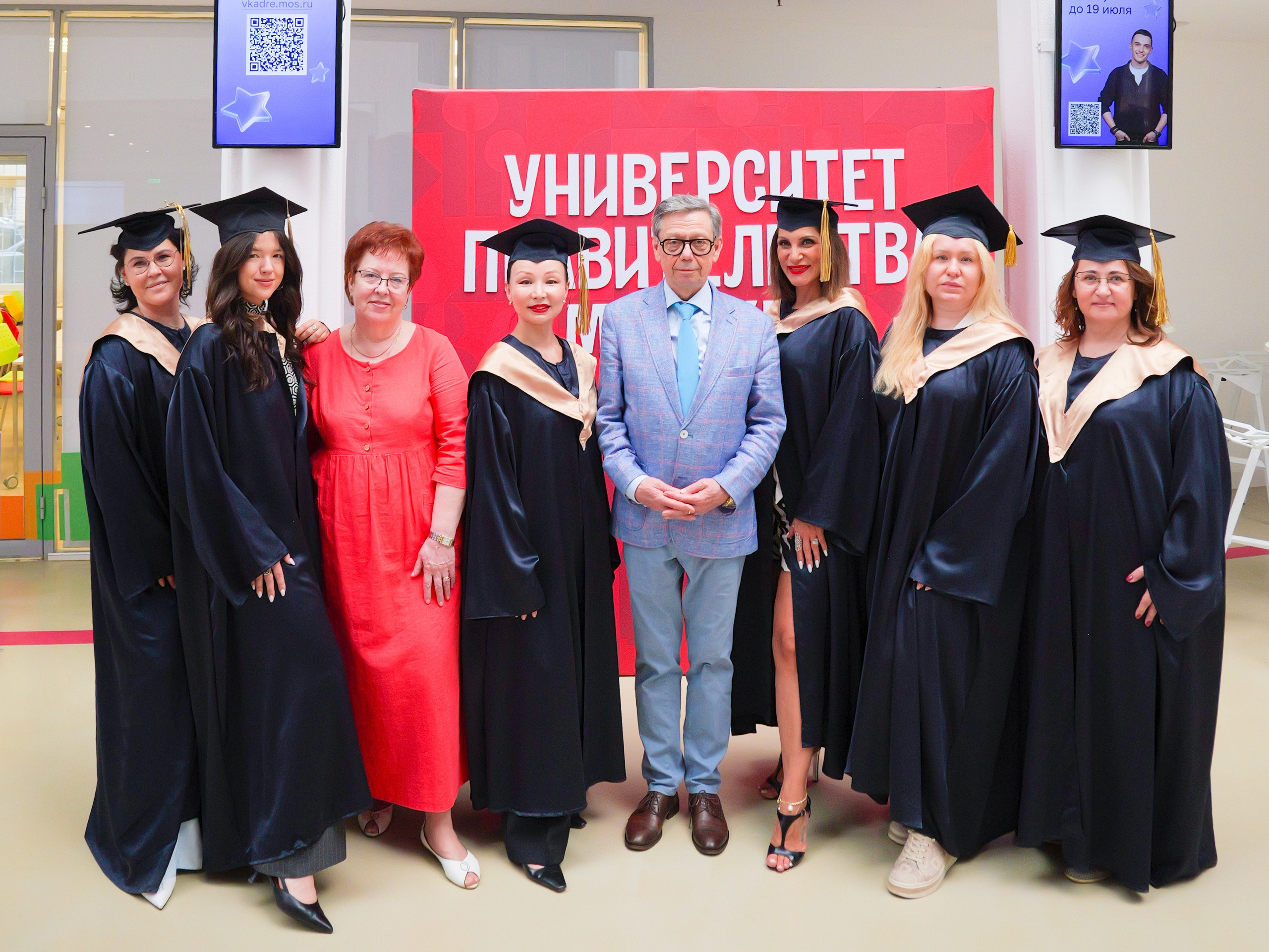 Вручение дипломов. Портретная фотография тахир лебедев
