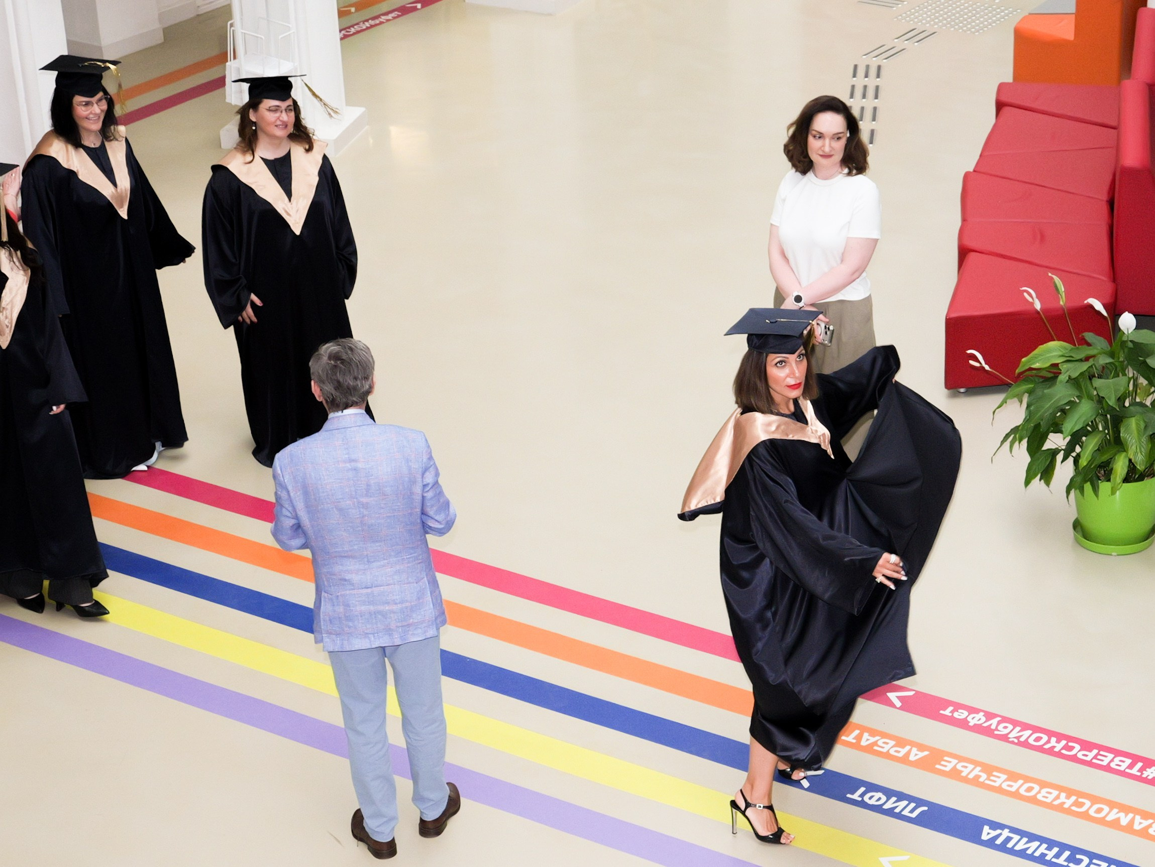 Вручение дипломов. Портретная фотография тахир лебедев