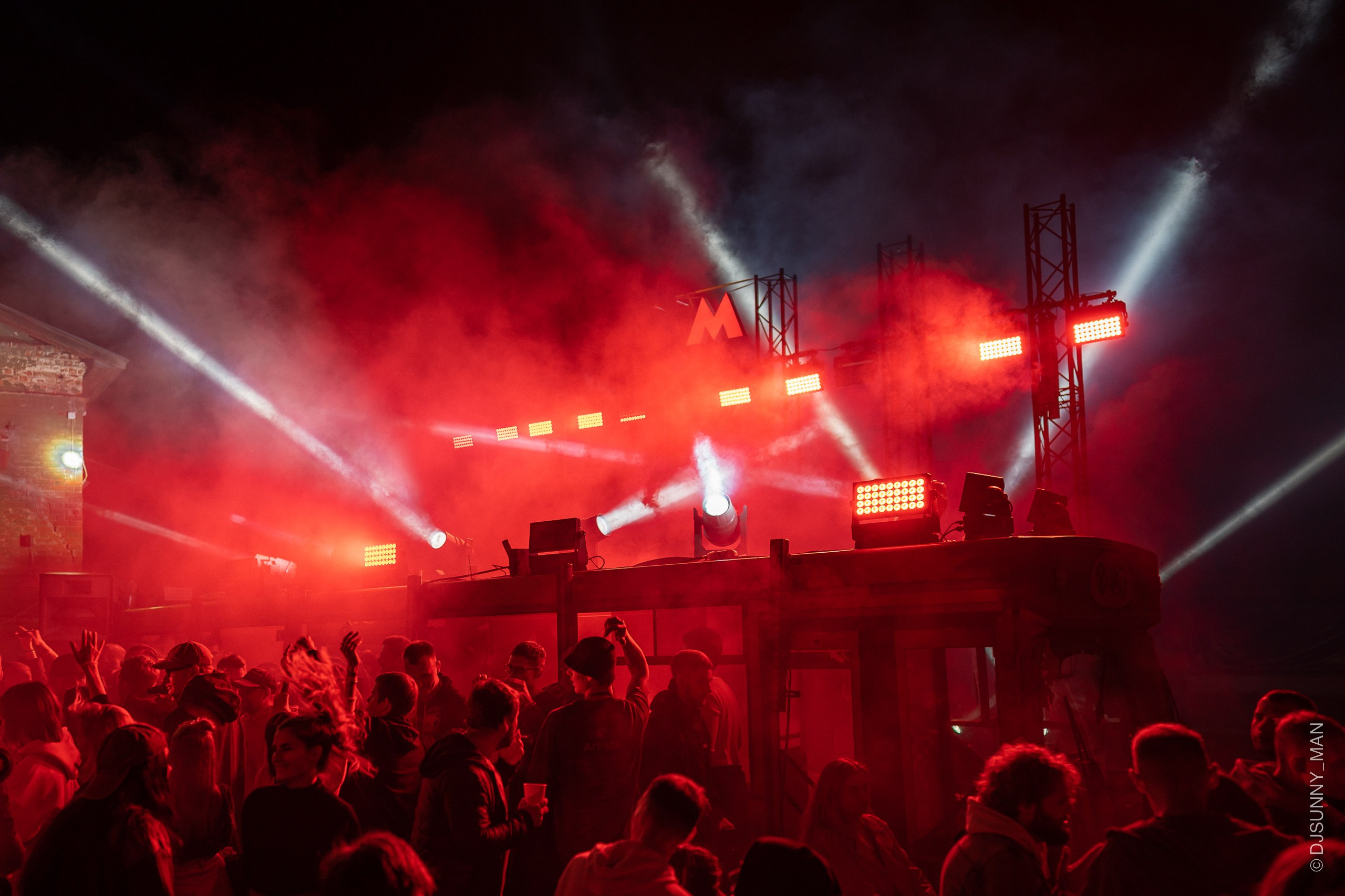 Metro Gorkovskaya. Sunnyman