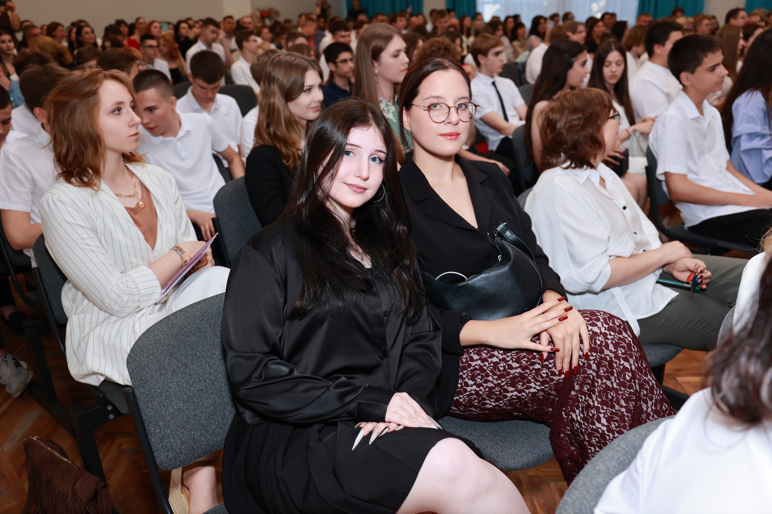 Вручение аттестатов СОШ 42 (2025г). Детский семейный фотограф Краснодар